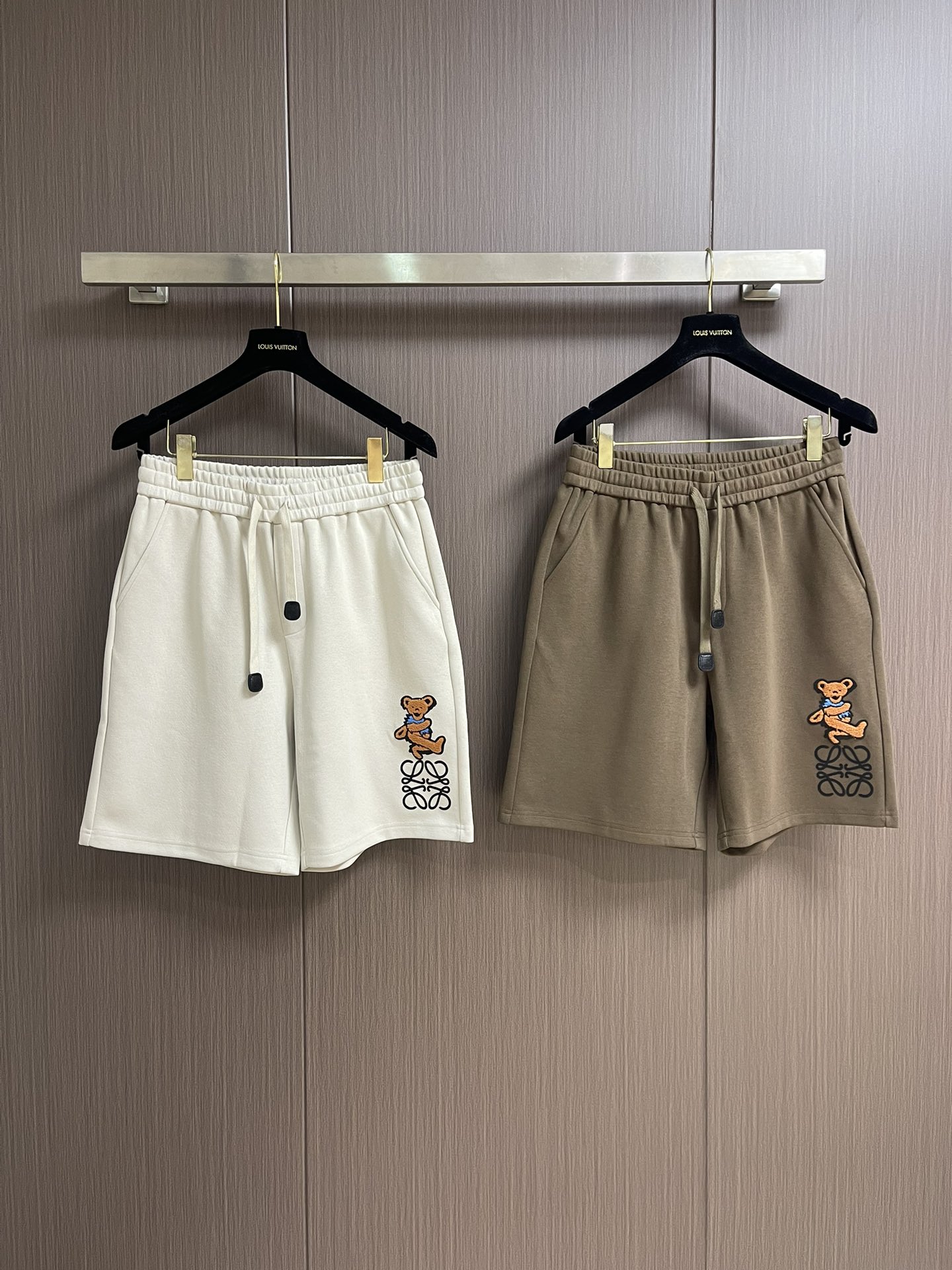 “Loewe 2025 SS Men’s Cartoon Logo Shorts Inspired by Paulas Summer Holiday Series” - 图片 3