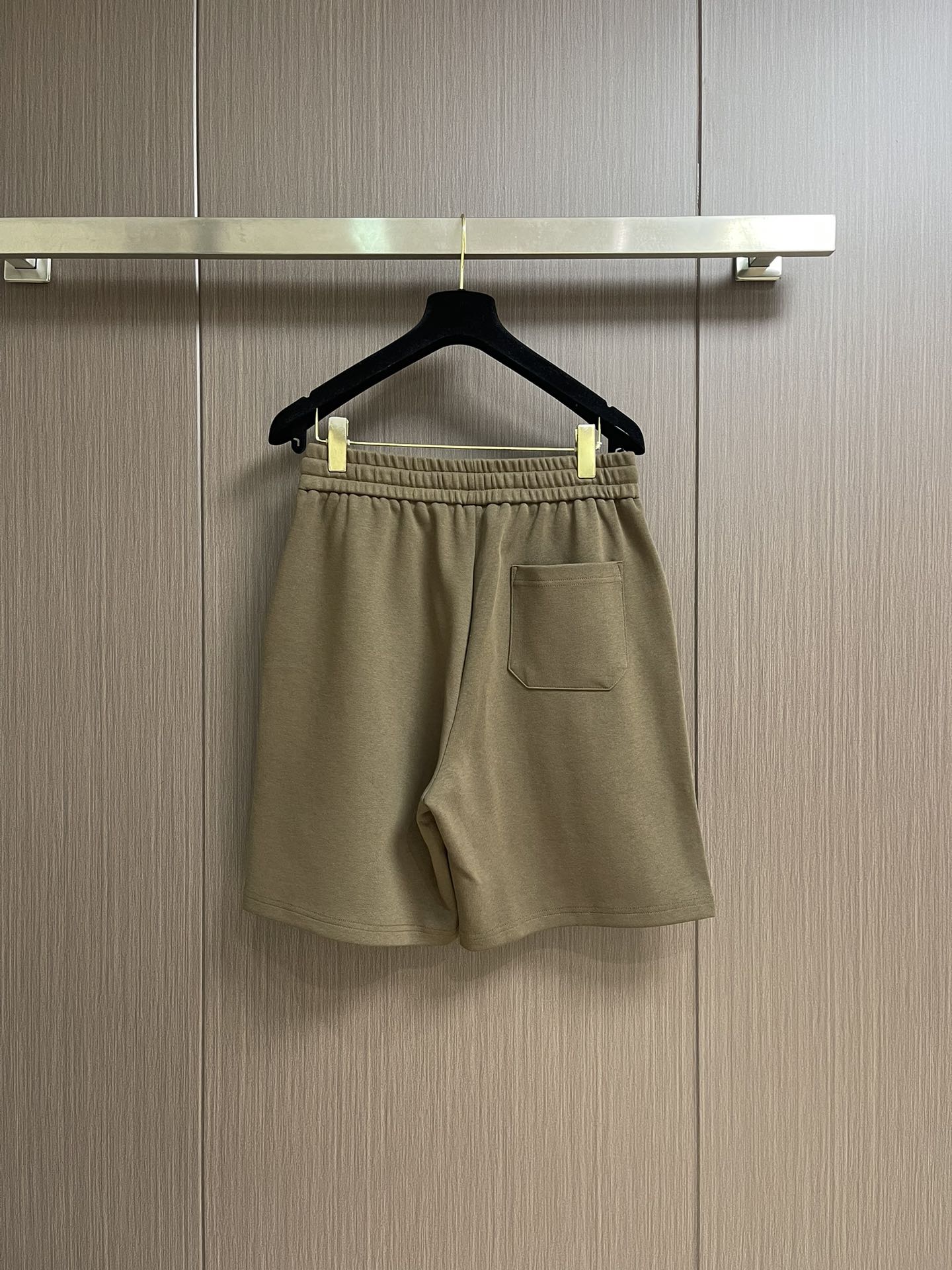 “Loewe 2025 SS Men’s Cartoon Embroidery Shorts Inspired by Paulas Summer Holiday” - 图片 2