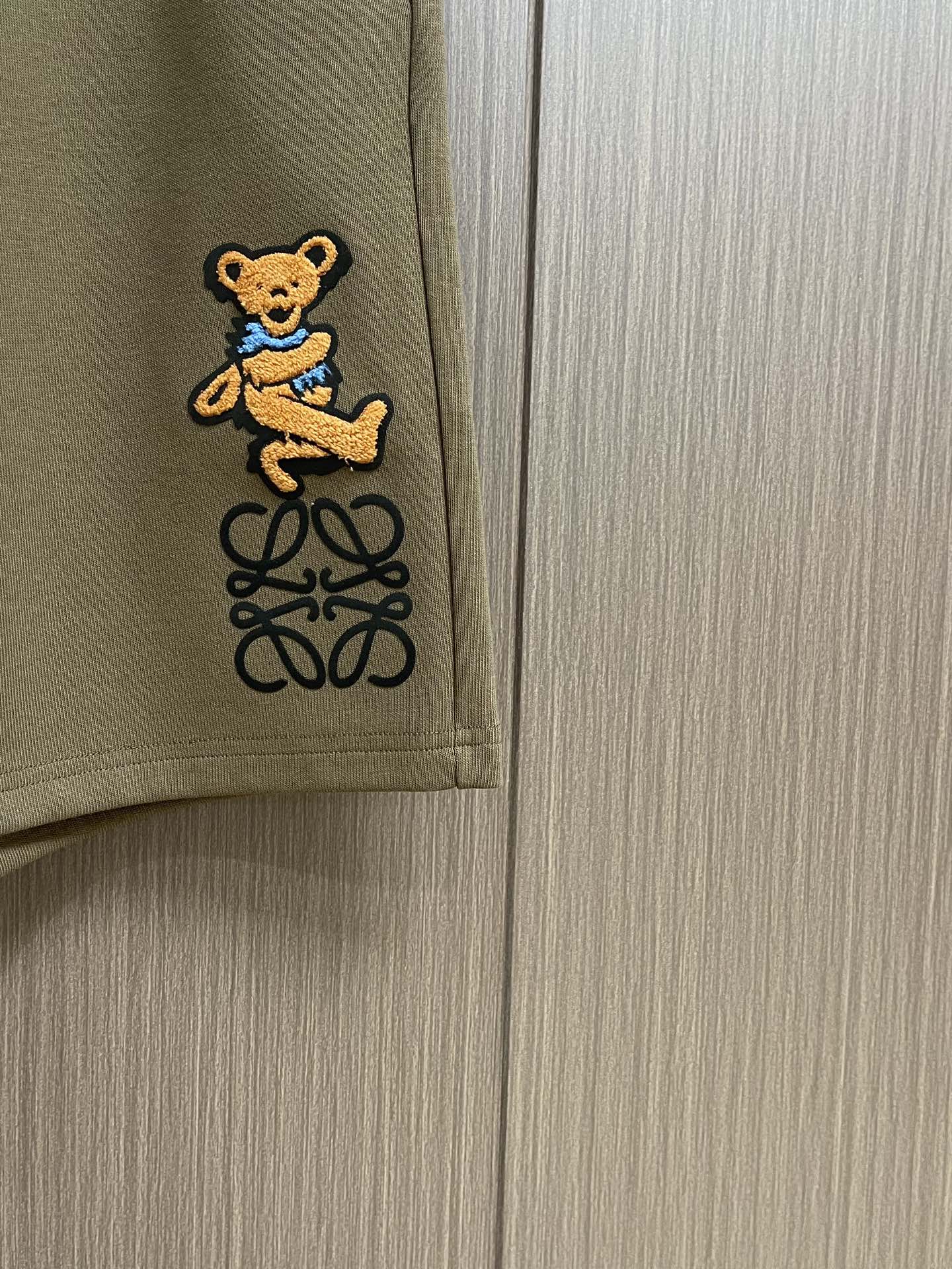“Loewe 2025 SS Men’s Cartoon Embroidery Shorts Inspired by Paulas Summer Holiday” - 图片 8