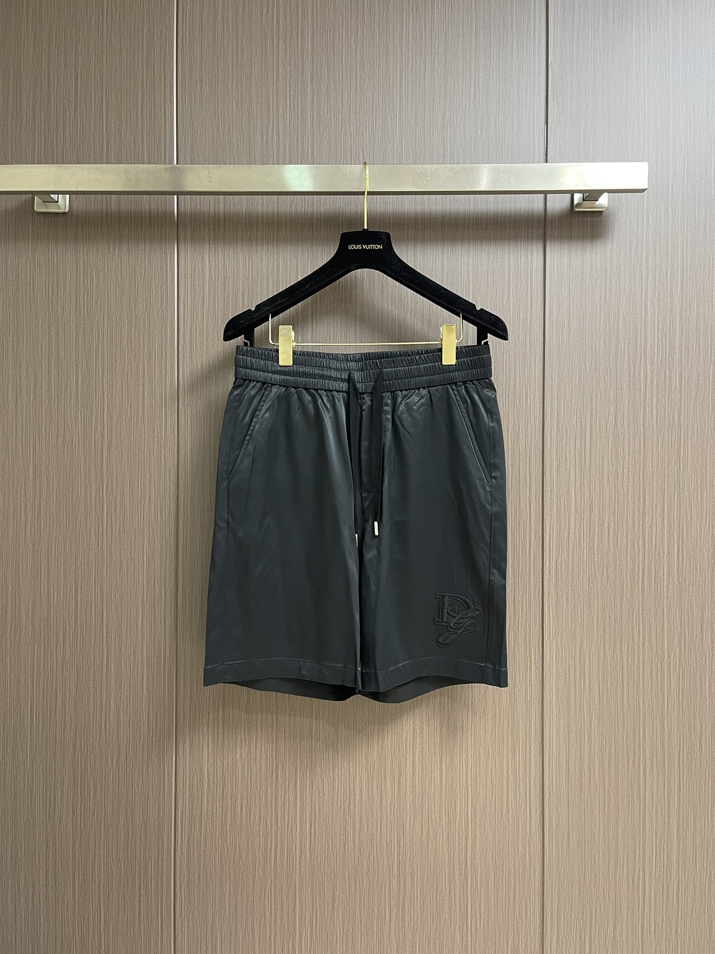 “Summer Men’s Fast Dry Shorts: 600 Douga Banners 2025s | Flex-Resistible, Breathable, Classic Logo, All-Side Strips” - 图片 1