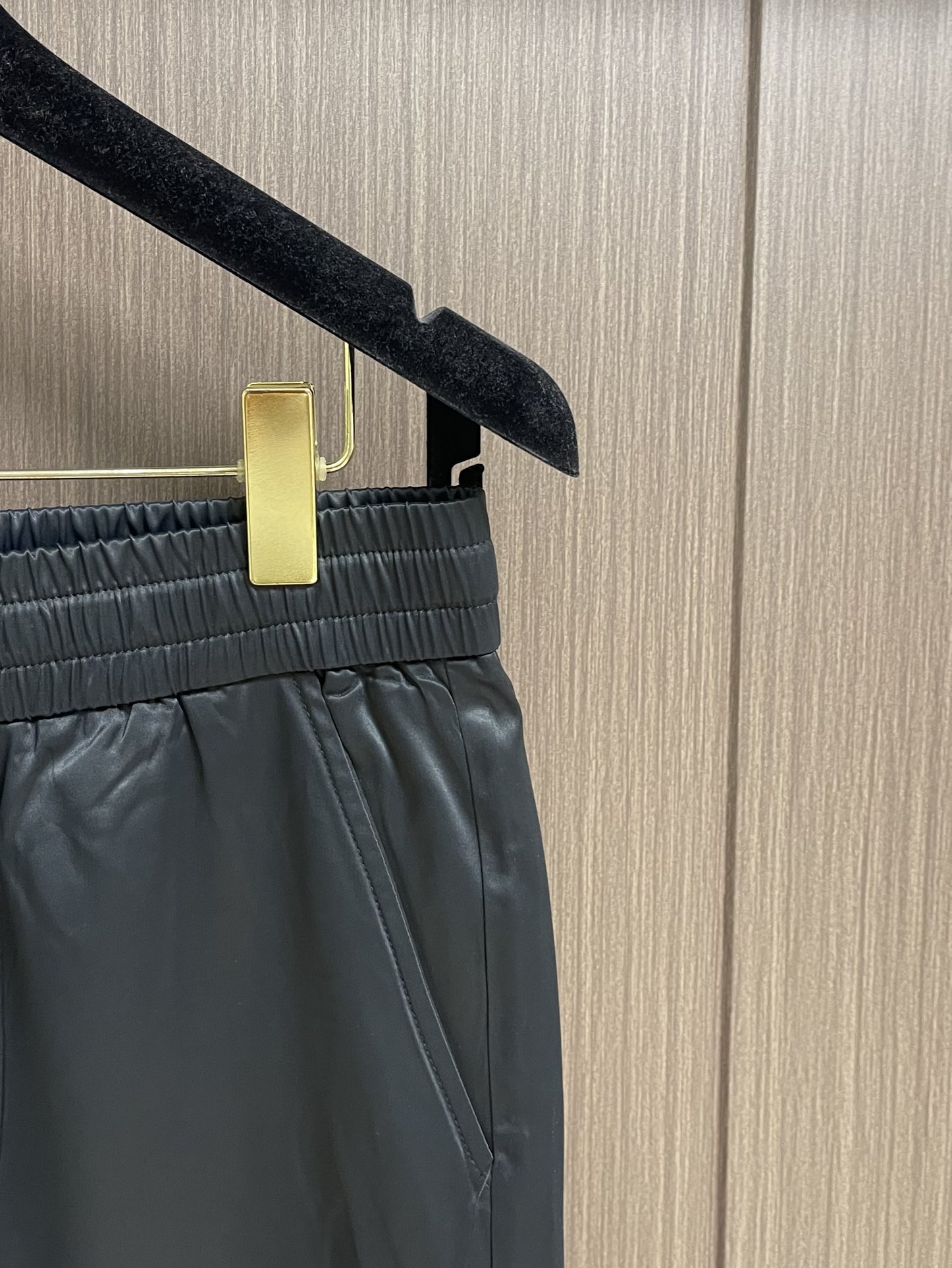 “Summer Men’s Fast Dry Shorts: 600 Douga Banners 2025s | Flex-Resistible, Breathable, Classic Logo, All-Side Strips” - 图片 4