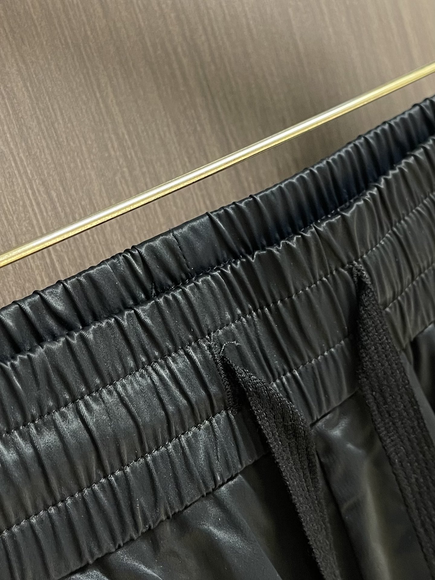 “Summer Men’s Fast Dry Shorts: 600 Douga Banners 2025s | Flex-Resistible, Breathable, Classic Logo, All-Side Strips” - 图片 3