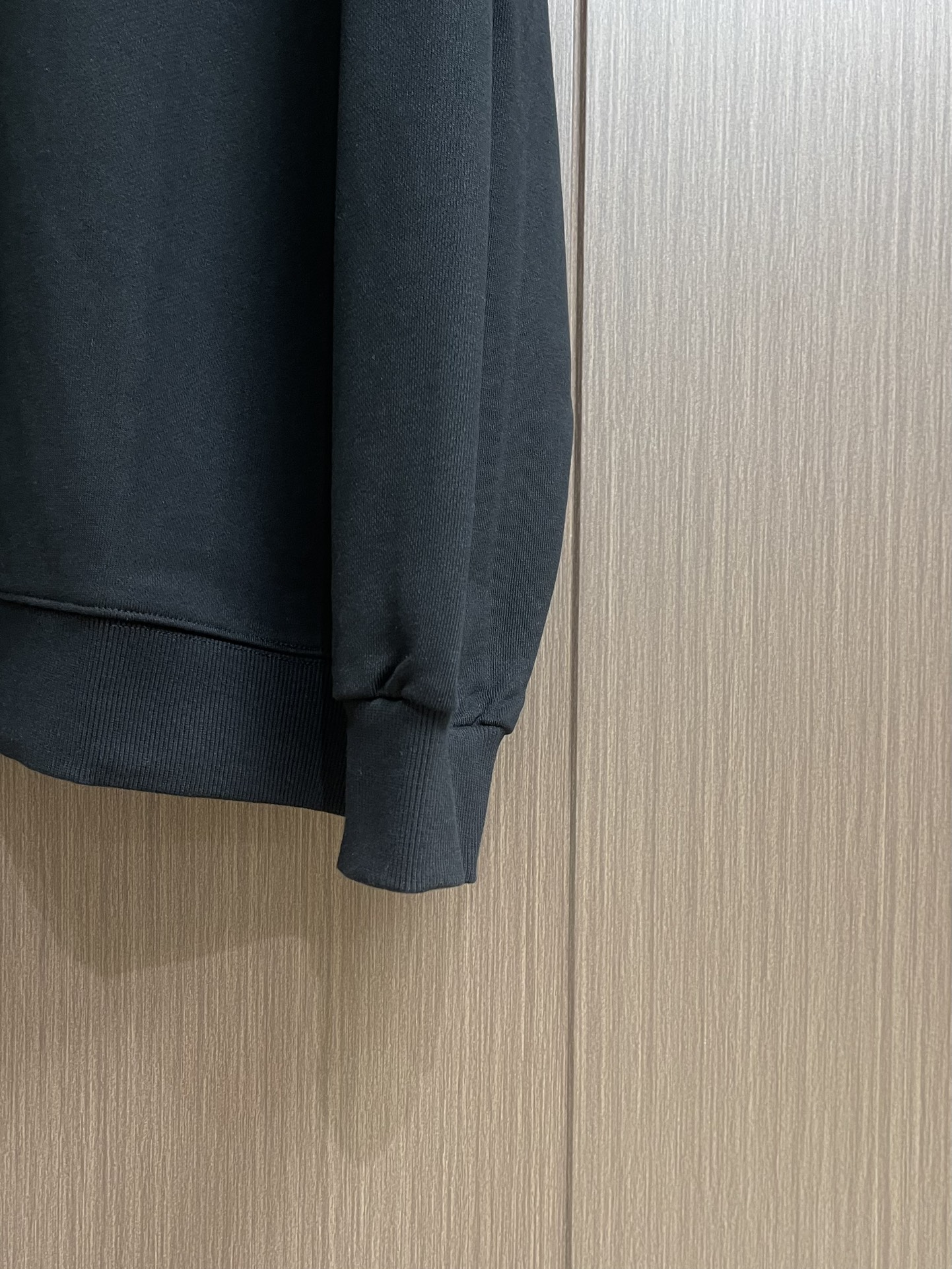 “Prada 2025s Triangular Iron Commando: Active Dyes, Wrinkle Resistance, Double-Faced Fabric, Size Options” - 图片 7