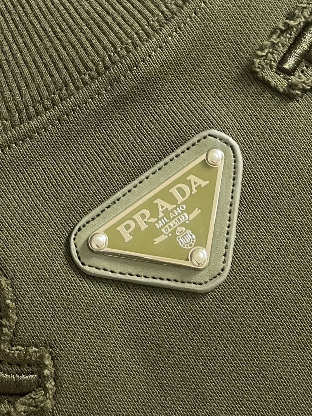 “Prada 2025s Triangular Iron Commando Double-Faced Fabric with Active Dyes and Crinkle Resistance” - 图片 5