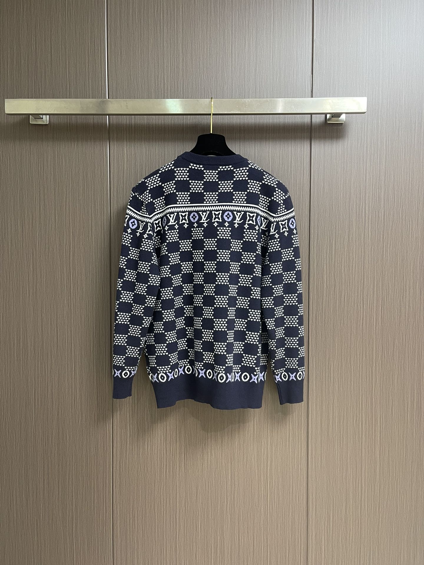 Luxurious LV wool knit dress with intricate details, handcrafted with imported machines, time-consuming and exclusive. Size: S-XL. - 图片 2