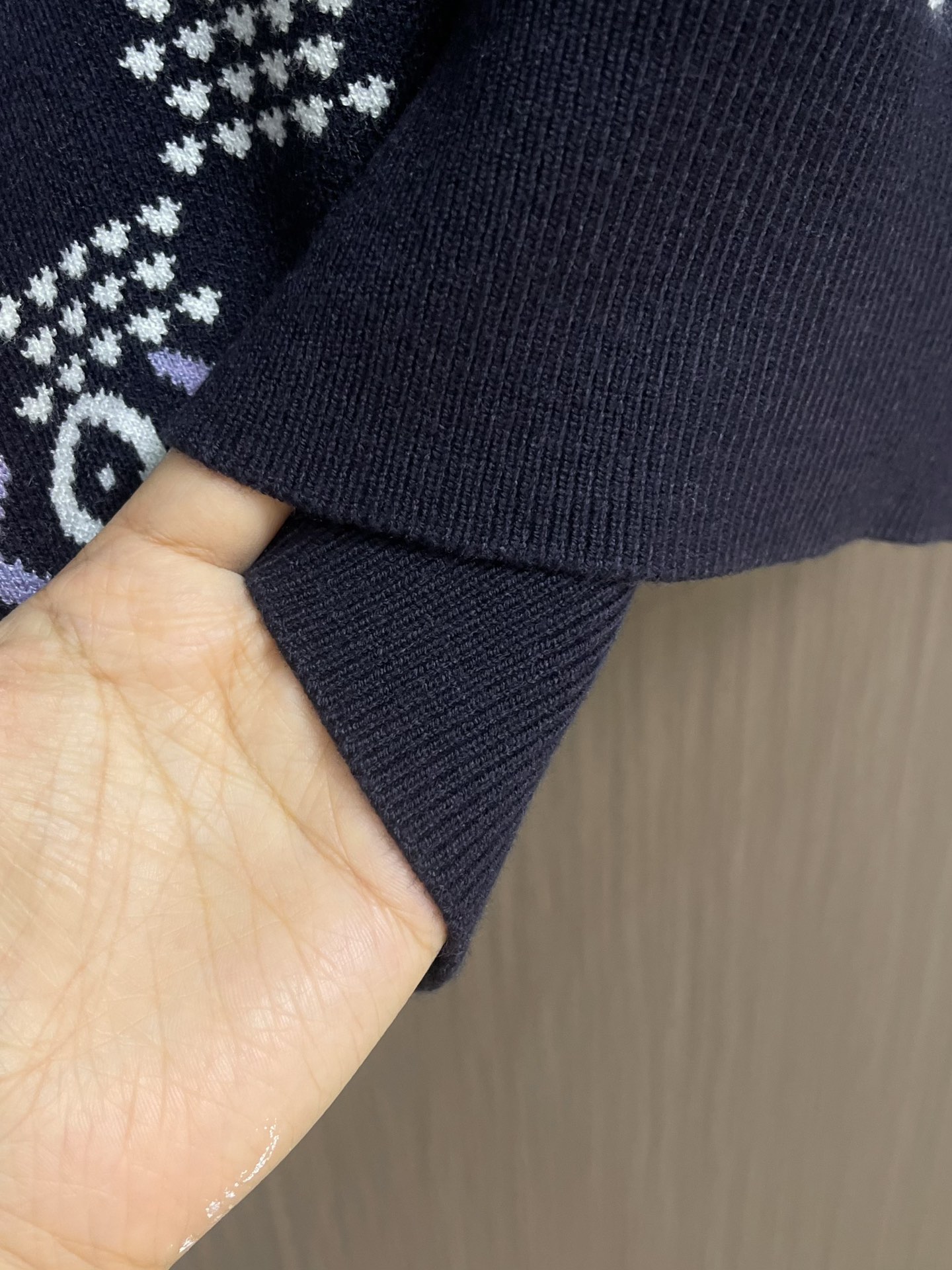 Luxurious LV wool knit dress with intricate details, handcrafted with imported machines, time-consuming and exclusive. Size: S-XL. - 图片 6