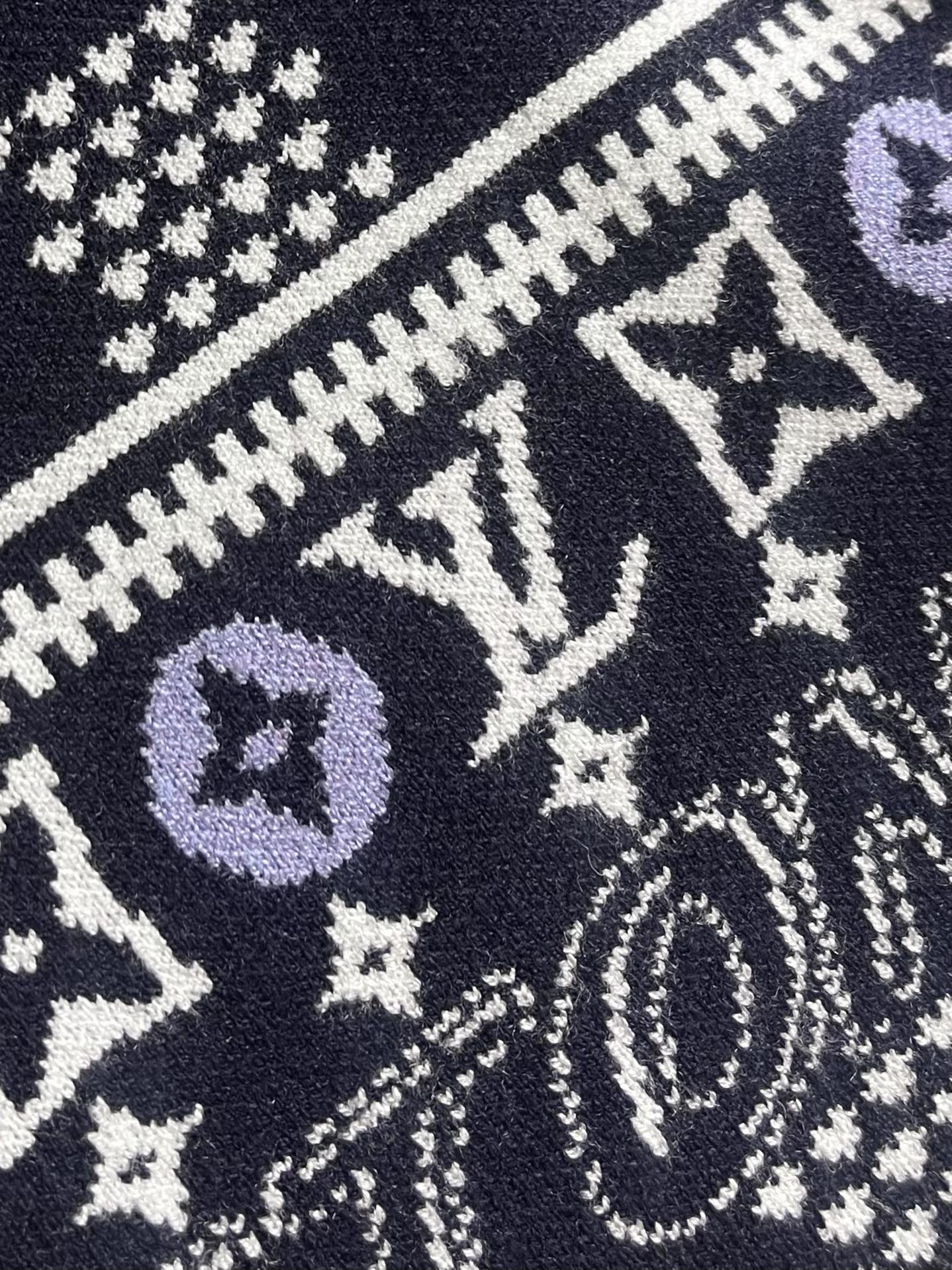 Luxurious LV wool knit dress with intricate details, handcrafted with imported machines, time-consuming and exclusive. Size: S-XL. - 图片 5
