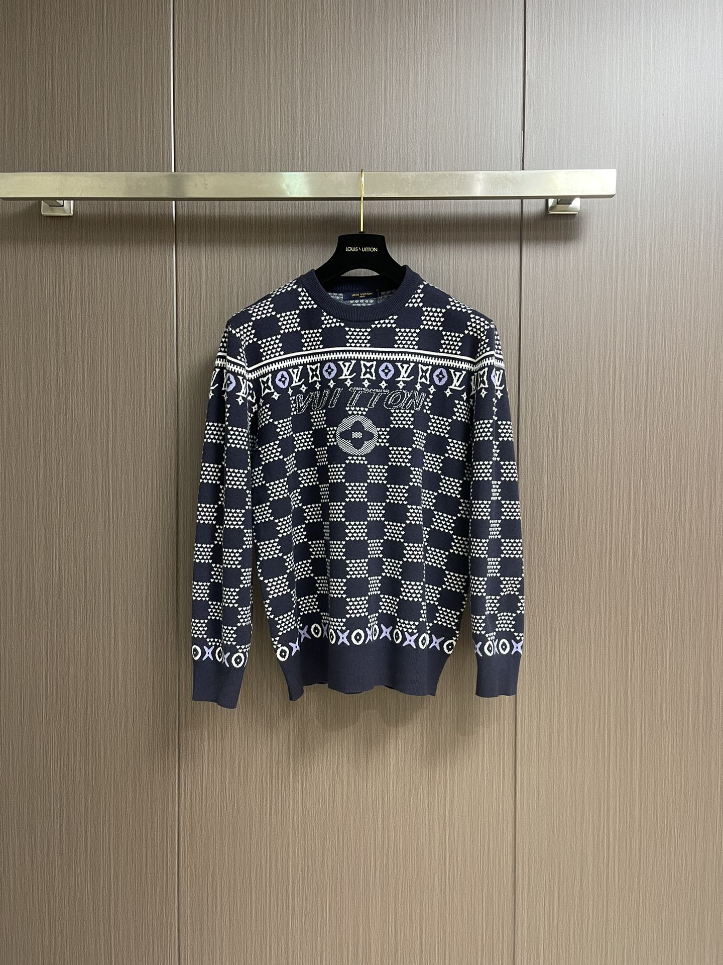 Luxurious LV wool knit dress with intricate details, handcrafted with imported machines, time-consuming and exclusive. Size: S-XL.