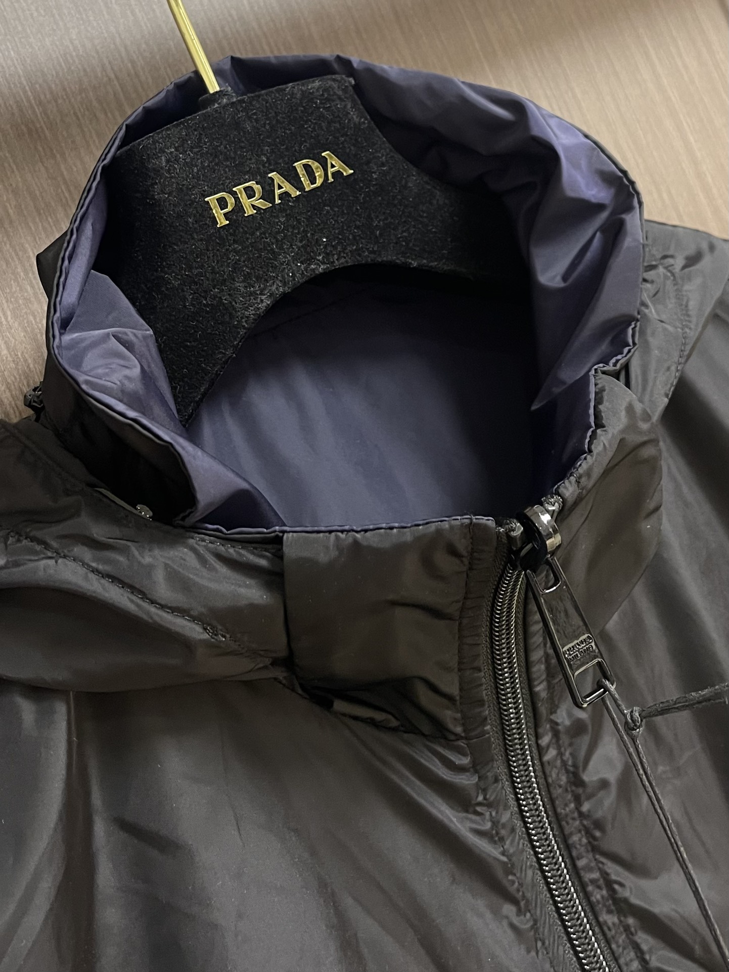 Title: 888Prada Regenerated Nylon Jackets Summary Summary: 888Prada offers regenerative nylon jackets with high intensity, tear resistance, lightness, waterproofing, and easy maintenance in - 图片 3