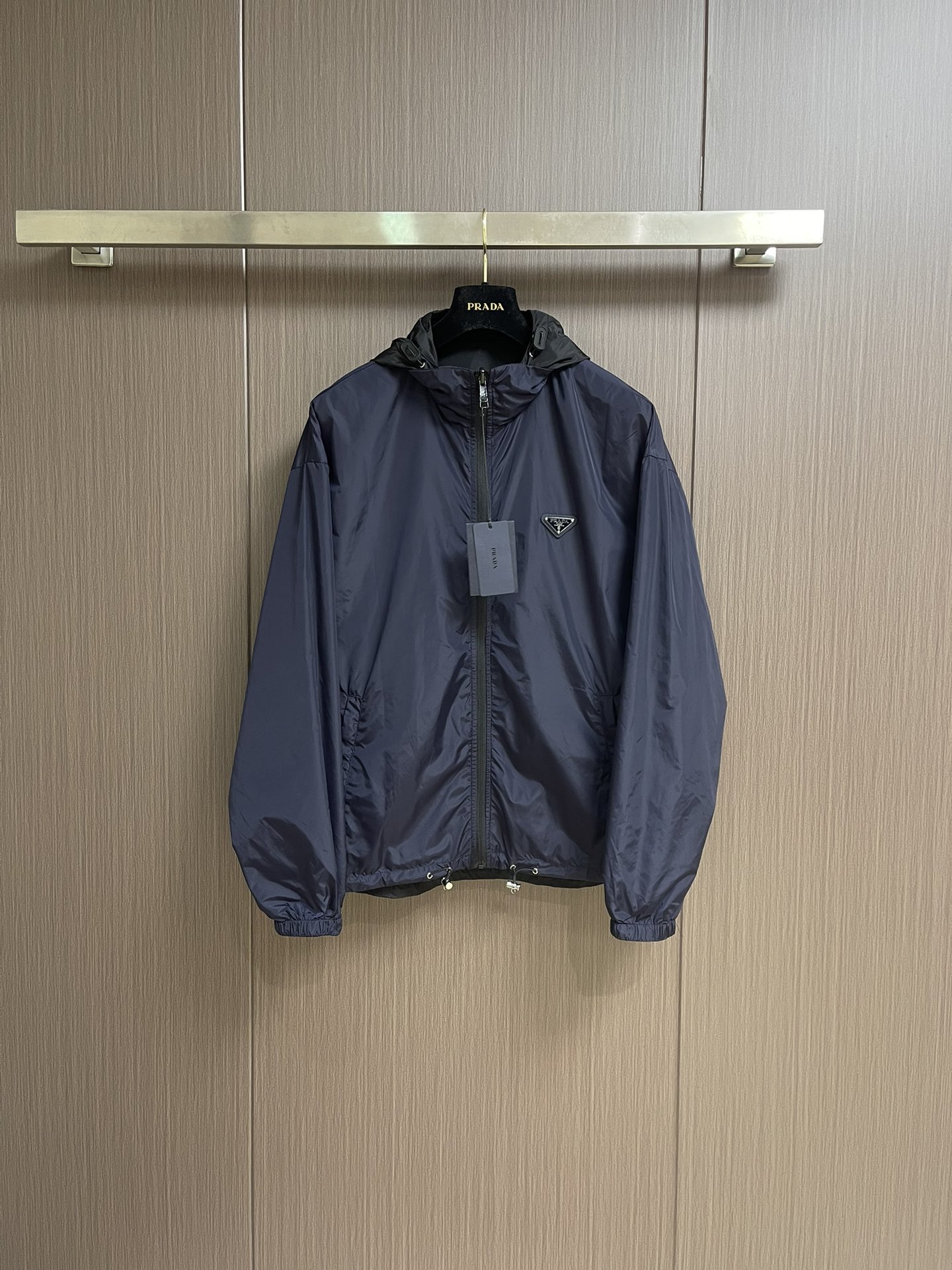 Title: 888Prada Regenerated Nylon Jackets Summary Summary: 888Prada offers regenerative nylon jackets with high intensity, tear resistance, lightness, waterproofing, and easy maintenance in - 图片 5