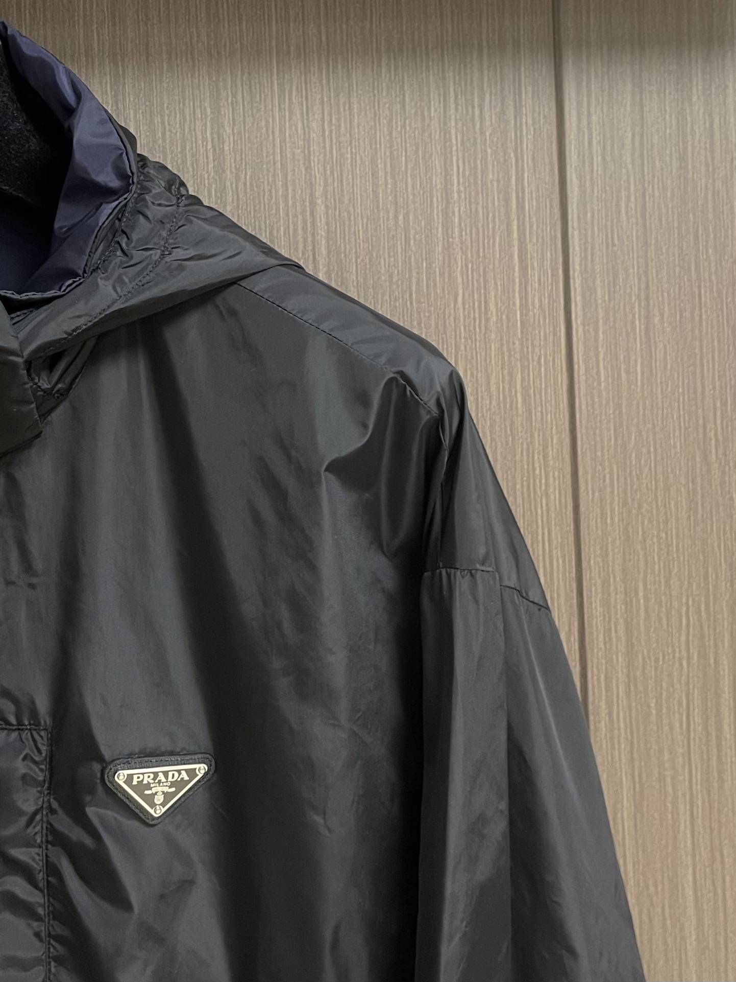 Title: 888Prada Regenerated Nylon Jackets Summary Summary: 888Prada offers regenerative nylon jackets with high intensity, tear resistance, lightness, waterproofing, and easy maintenance in - 图片 4
