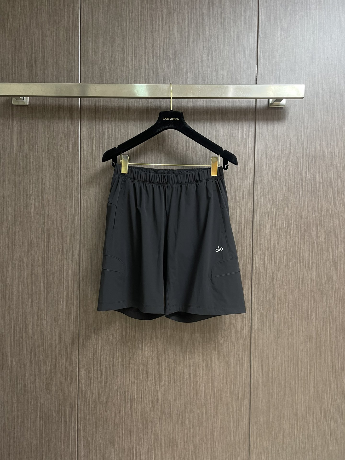 NO:498280,ALO summer new quick-drying shorts casual pants, customized fabric, breathable and comfortable, impeccable details, brand elements design concept, reflect quality. The feel is delicate and soft to present casual cut, and the upper body style is superb!  Size M-3XL, shorts, alexander wang19860909ALO 夏季新款速干短裤休闲裤,定制面料 透气舒适度高,细节无可挑剔,品牌元素设计理念,体现品质.手感细腻柔软呈现休闲裁剪,上身版型超赞！尺码M-3XL,,shorts,alexander wang,Men's clothing