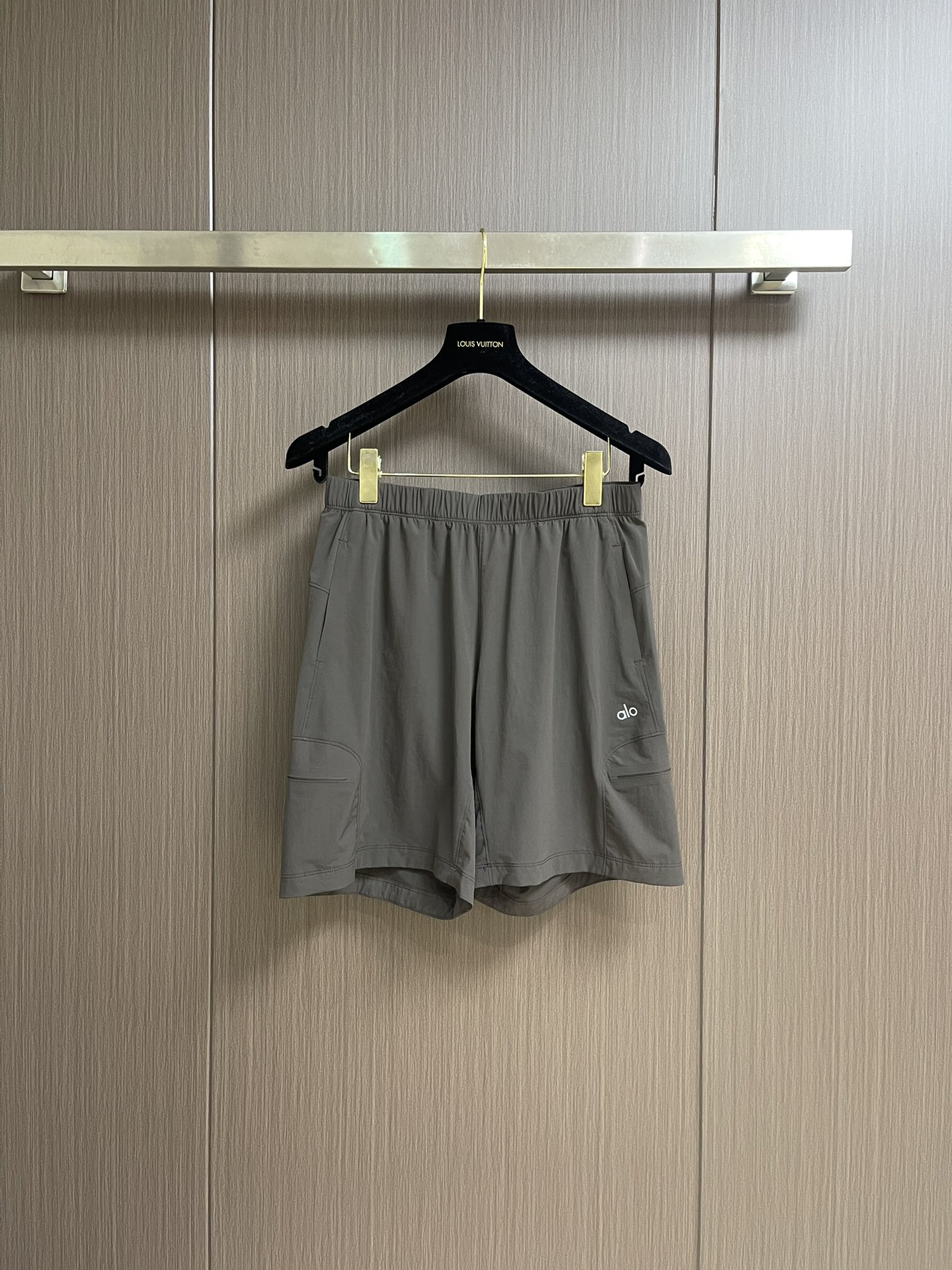 “576ALO 2025 Dry Shorts: Custom Fabric, High Comfort, Impeccable Detail, Quality Design, Delicate & Soft” - 图片 1