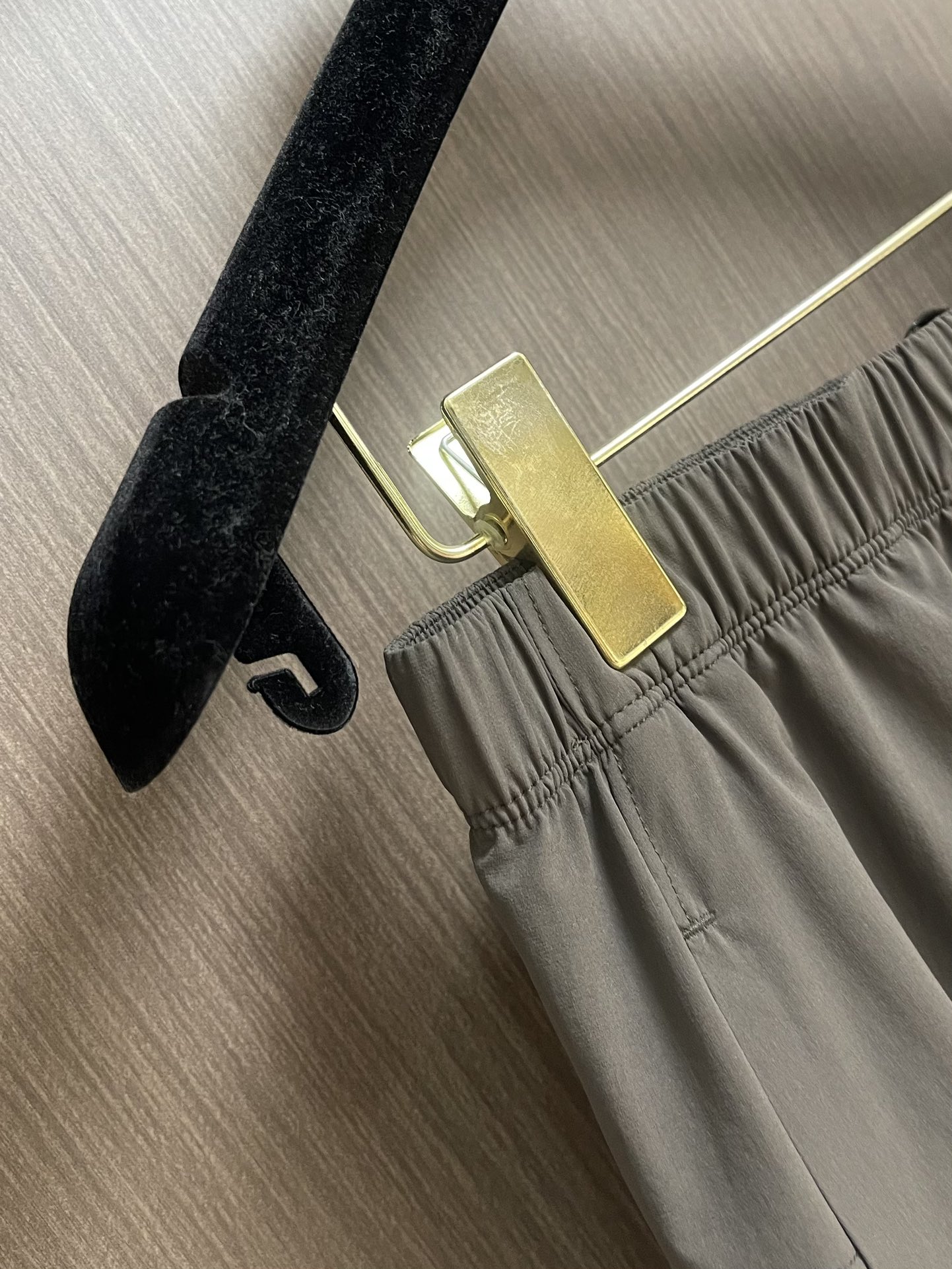 “576ALO 2025 Dry Shorts: Custom Fabric, High Comfort, Impeccable Detail, Quality Design, Delicate & Soft” - 图片 6