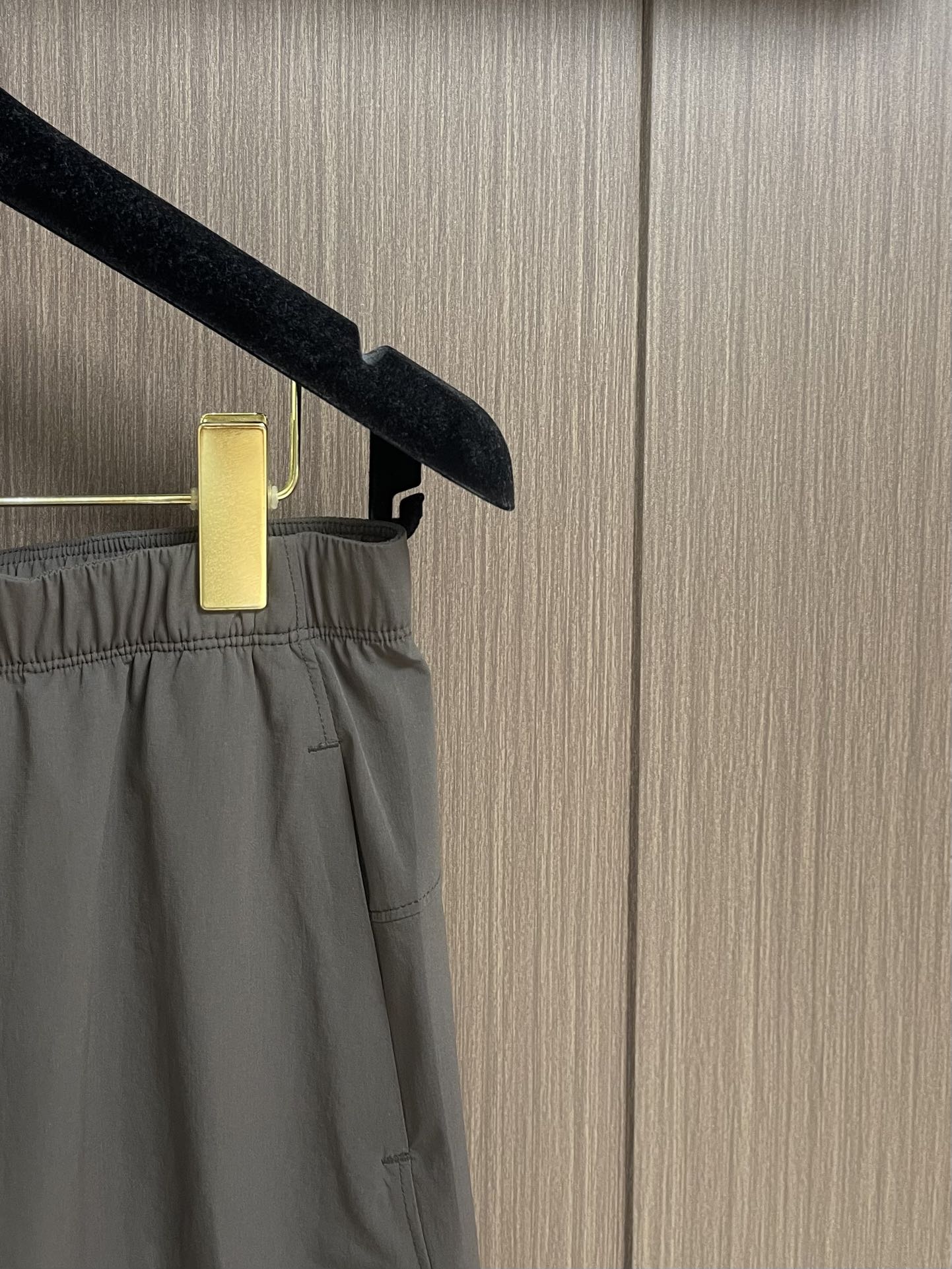 “576ALO 2025 Dry Shorts: Custom Fabric, High Comfort, Impeccable Detail, Quality Design, Delicate & Soft” - 图片 4
