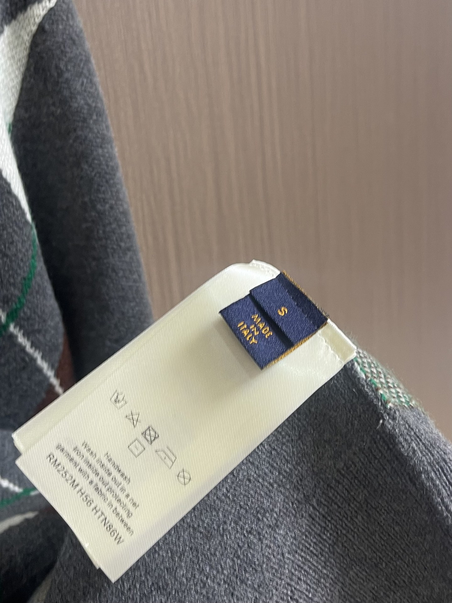 Title: Handmade Crude-Shaped Knitted Sweaters from Germany with Unique Features and Embroidery Summary: German-imported knitted sweaters with unique designs, handmade embroidery, and special - 图片 9