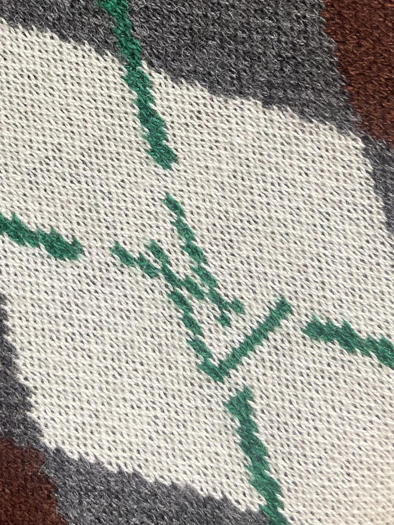 Title: Handmade Crude-Shaped Knitted Sweaters from Germany with Unique Features and Embroidery Summary: German-imported knitted sweaters with unique designs, handmade embroidery, and special - 图片 5