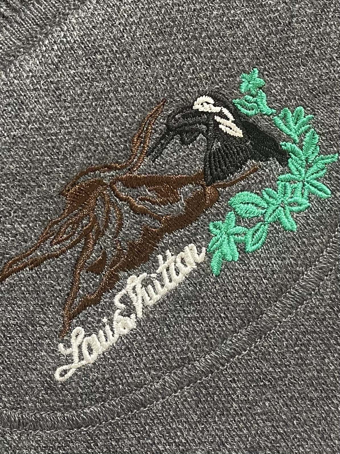 Title: Handmade Crude-Shaped Knitted Sweaters from Germany with Unique Features and Embroidery Summary: German-imported knitted sweaters with unique designs, handmade embroidery, and special - 图片 8