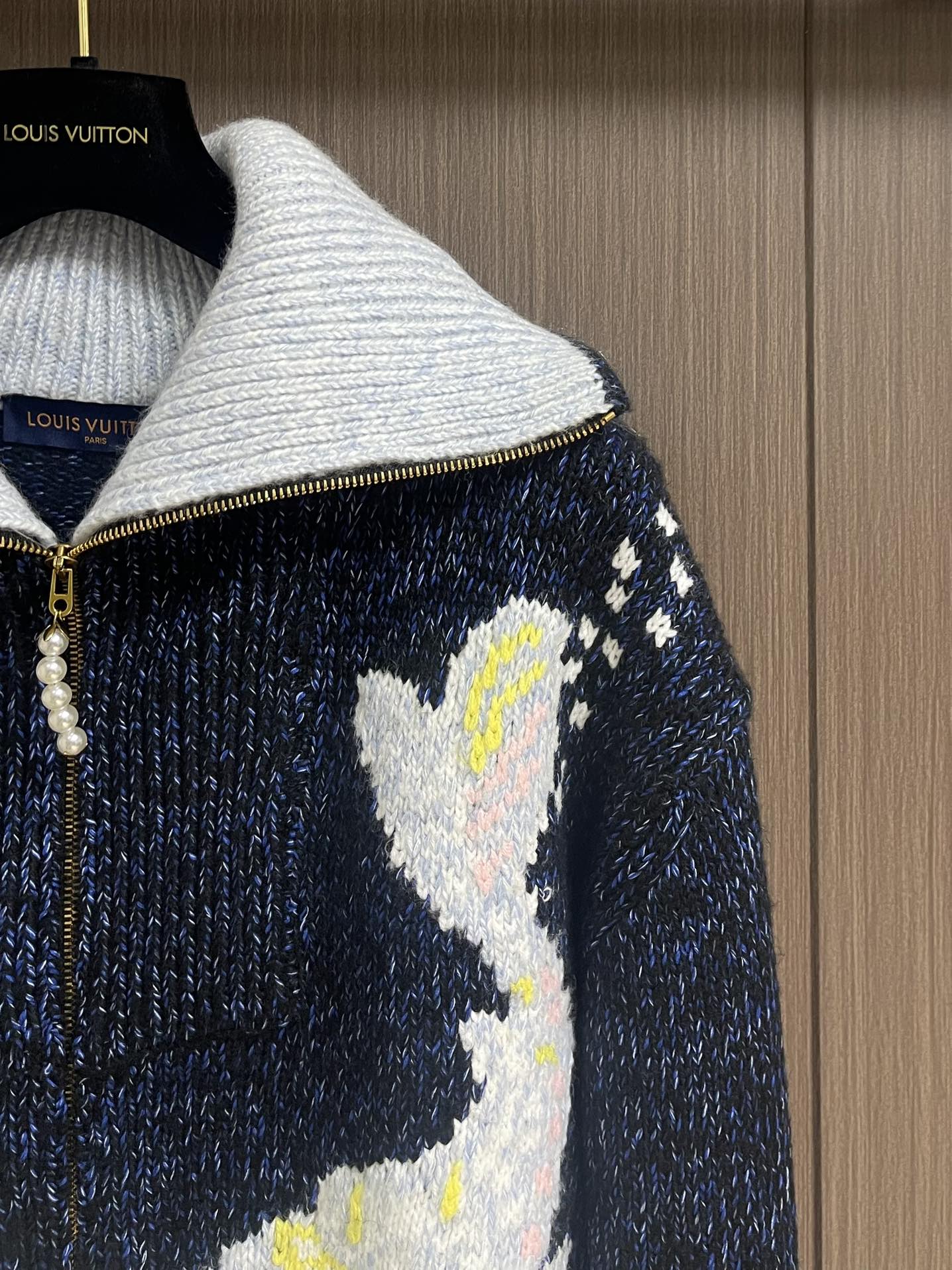 “LV x Nigo Collaboration Zipper Jackets Featuring Pharrell Williams and Japanese Design Elements” - 图片 4