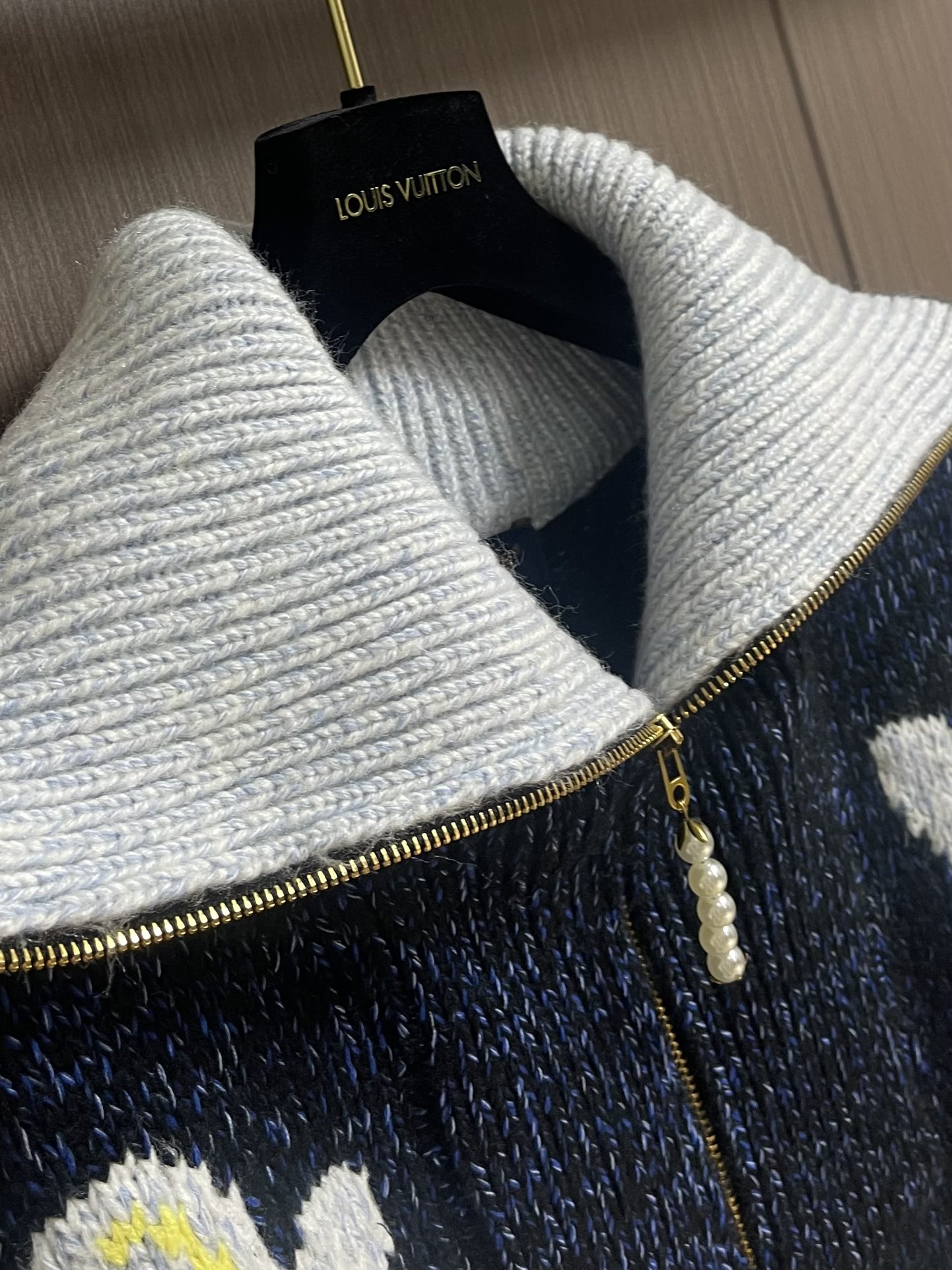 “LV x Nigo Collaboration Zipper Jackets Featuring Pharrell Williams and Japanese Design Elements” - 图片 3