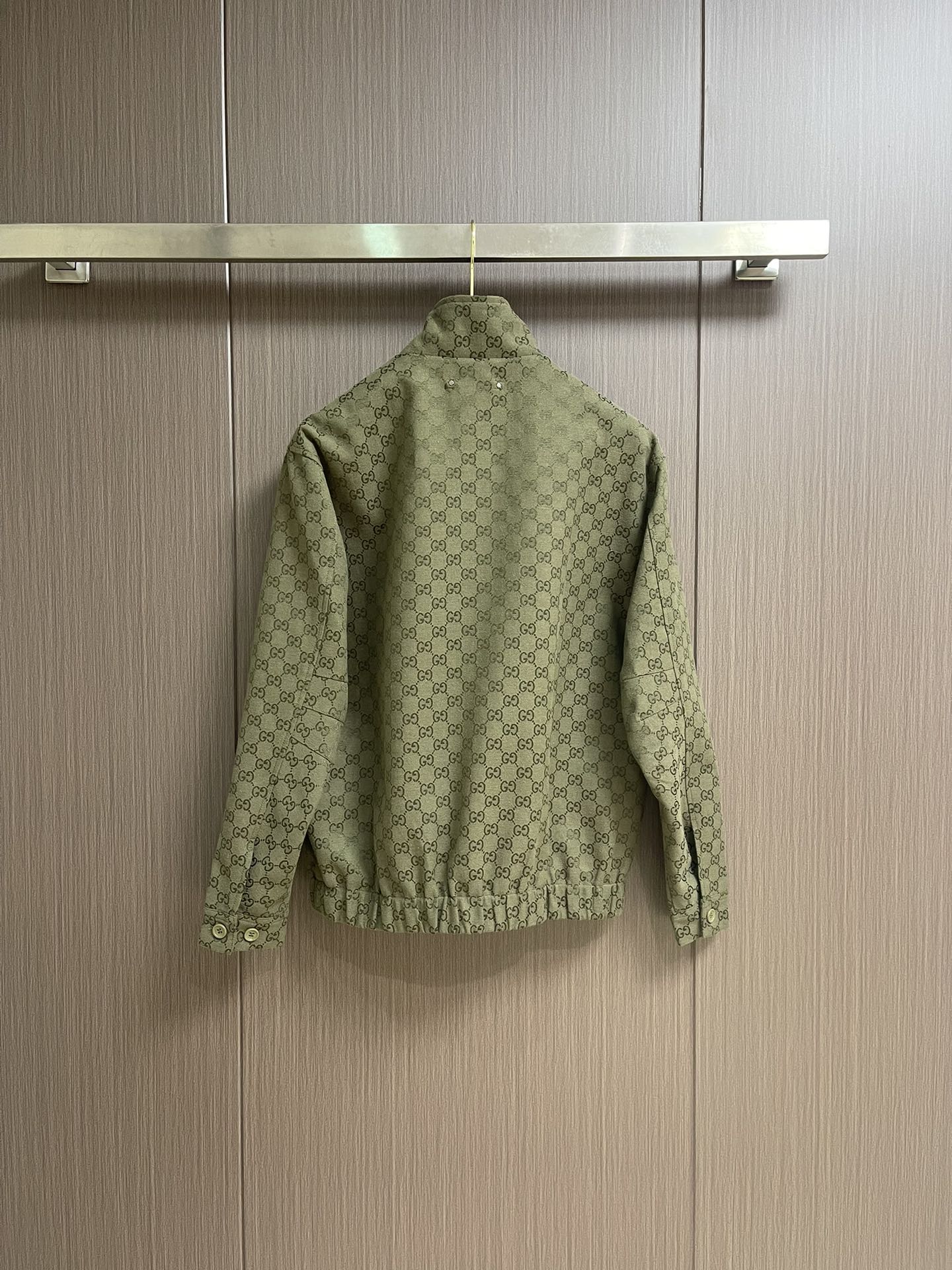 “888Gucci 2025FW Early Autumn Collection: Indelible Long-Sleeved Jackets in Camel and Dark Brown Canvas” - 图片 2