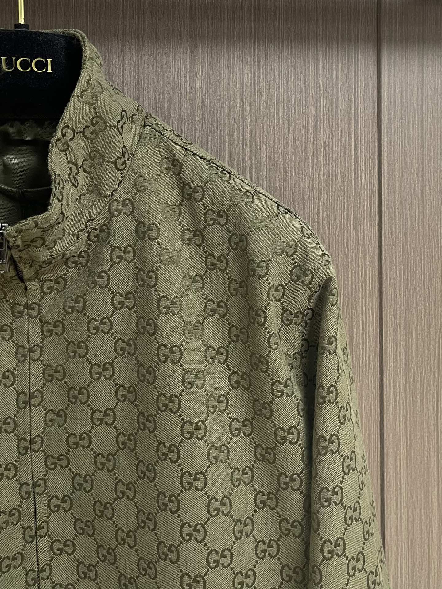 “888Gucci 2025FW Early Autumn Collection: Indelible Long-Sleeved Jackets in Camel and Dark Brown Canvas” - 图片 4