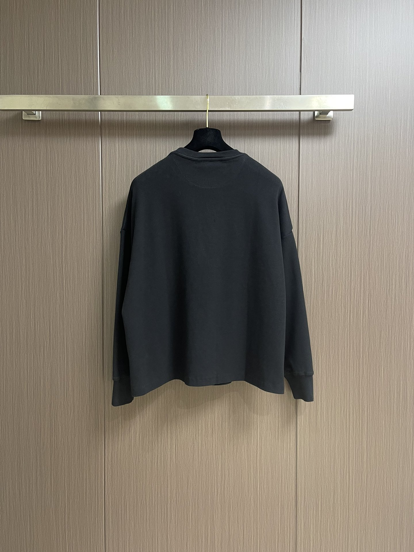 “Customized Loewe Anagram Embroidered Long-Sleeved T-Shirts: Premium Quality and Perfect Fit in S-XL Sizes” - 图片 2