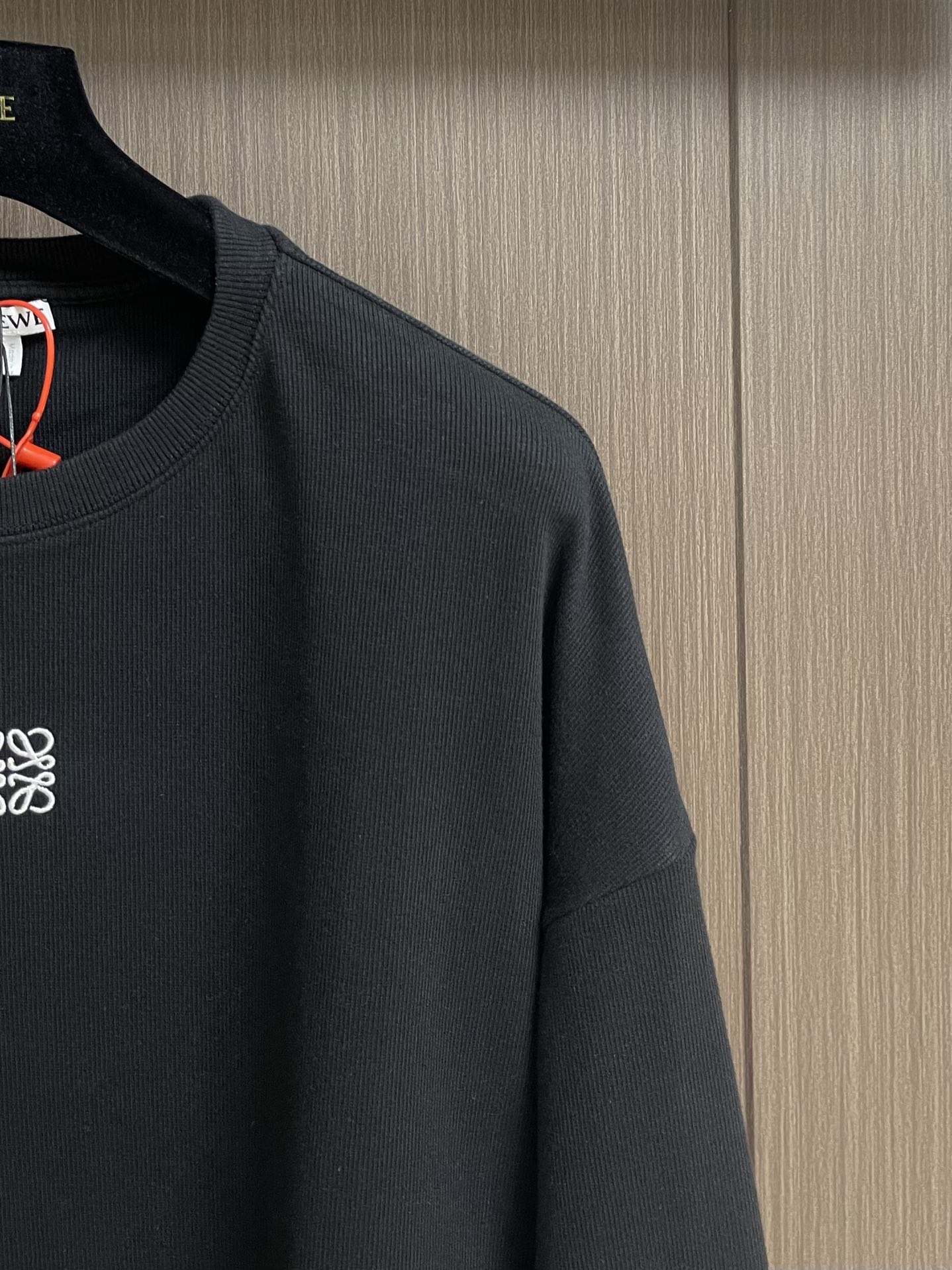 “Customized Loewe Anagram Embroidered Long-Sleeved T-Shirts: Premium Quality and Perfect Fit in S-XL Sizes” - 图片 4