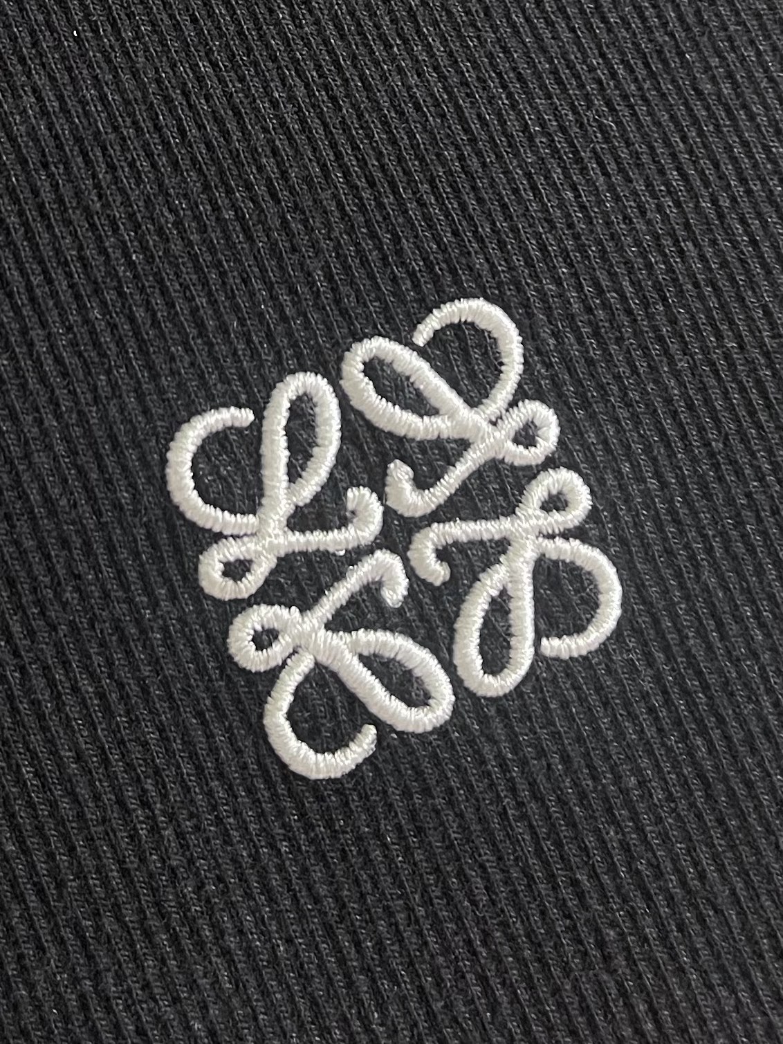 “Customized Loewe Anagram Embroidered Long-Sleeved T-Shirts: Premium Quality and Perfect Fit in S-XL Sizes” - 图片 5