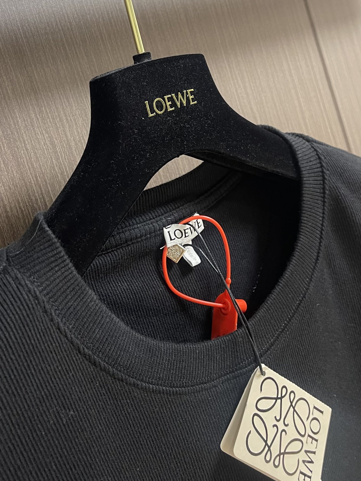 “Customized Loewe Anagram Embroidered Long-Sleeved T-Shirts: Premium Quality and Perfect Fit in S-XL Sizes” - 图片 6
