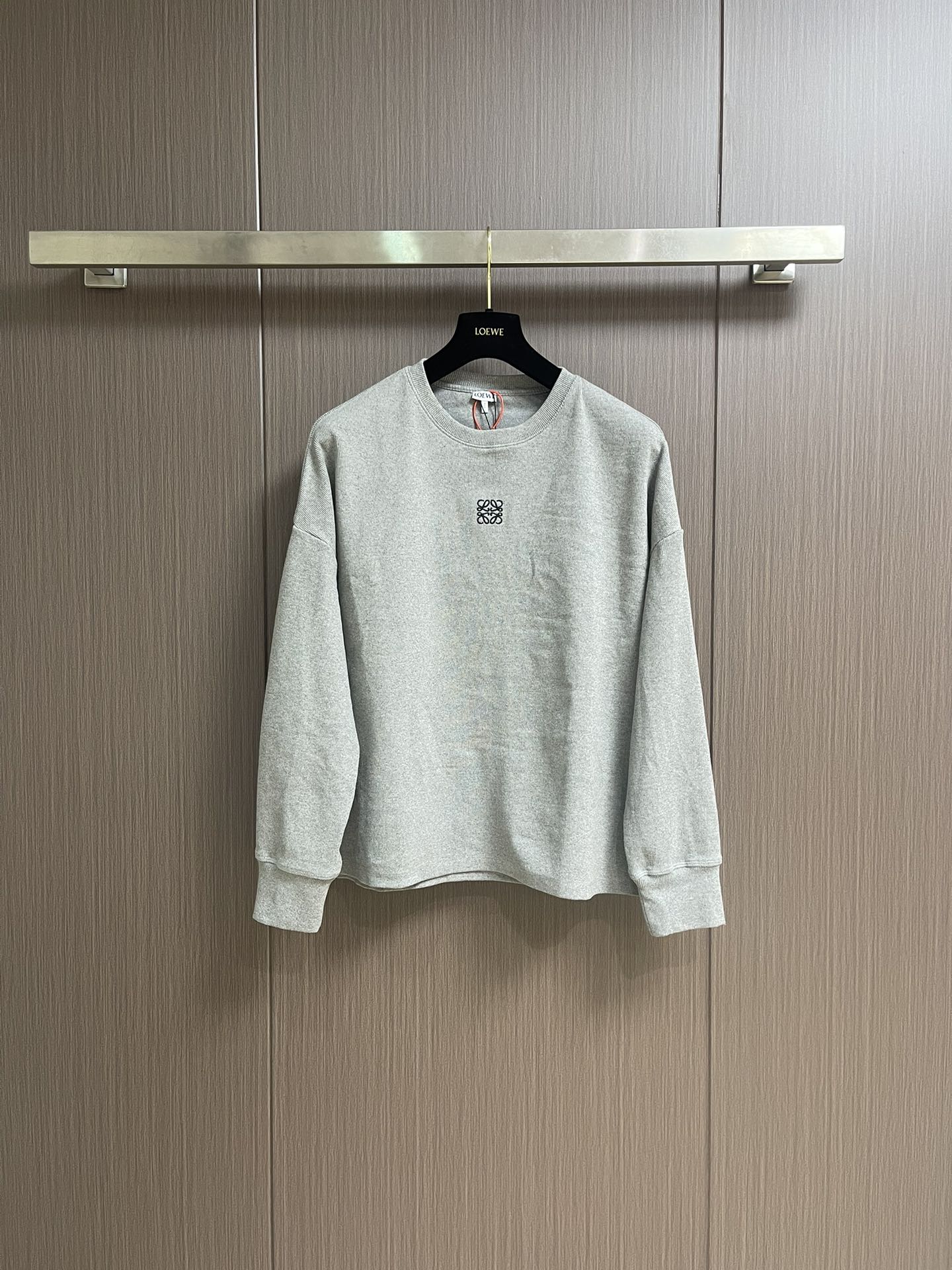 “Customized Loewe Anagram Embroidered Long-Sleeved T-Shirts | Brand Essence | S-XL Sizes” - 图片 1