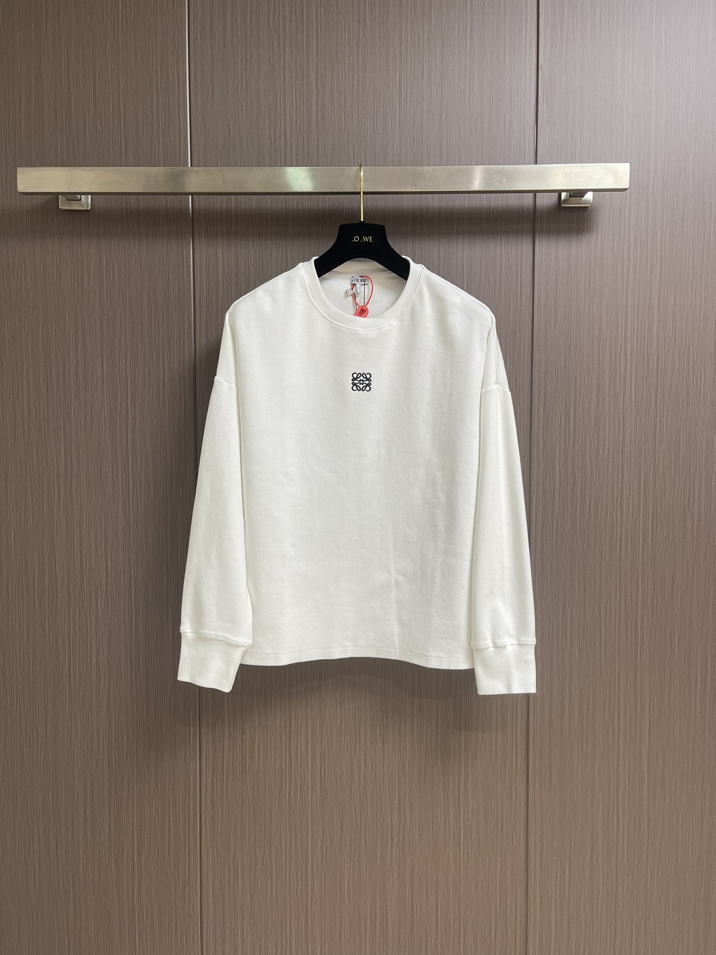 “Customized Loewe Anagram Embroidered Long-Sleeved T-Shirts with Advanced Embroidery Technology” - 图片 1