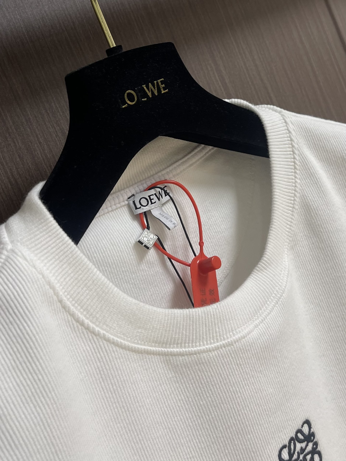 “Customized Loewe Anagram Embroidered Long-Sleeved T-Shirts with Advanced Embroidery Technology” - 图片 6
