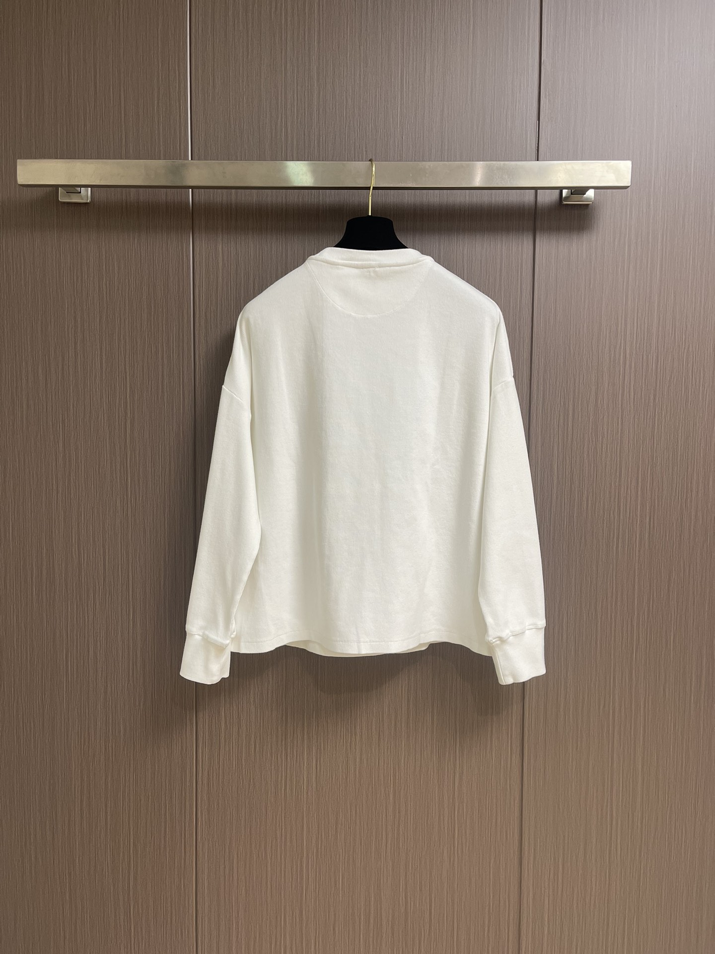 “Customized Loewe Anagram Embroidered Long-Sleeved T-Shirts with Advanced Embroidery Technology” - 图片 2