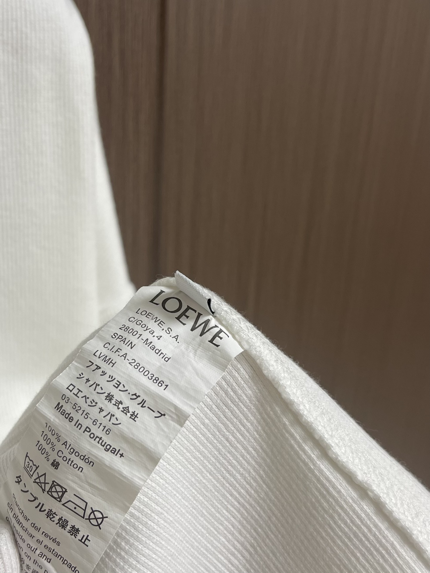 “Customized Loewe Anagram Embroidered Long-Sleeved T-Shirts with Advanced Embroidery Technology” - 图片 9