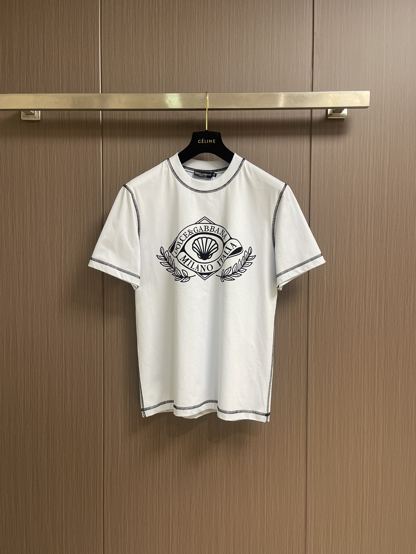 NO:504540,DG DOLCE GABBANA 2025SS spring and summer short-sleeved T-shirt 2025SS spring and summer series. Customized pure cotton fabric, chest logo print, the first choice for casual outings!  Size 44-46-48-50-52-54 M-4XL 44 garment length 69cm shoulder width 44cm bust 51cm 46 garment length 70cm shoulder width 45.5cm bust 53cm 48 garment length 71cm shoulder width 47cm bust 55cm 50 garment length 72cm shoulder width 48.5cm bust 57cm 52 garment length 73cm shoulder width 50cm bust 59cm 54 garment length 74cm shoulder width 51.5cm bust 61cm, Dolce&Gabbana, Dolce&Gabbana, T-shirt,tees, t-shirt,alexander wang19860909DG DOLCE GABBANA 杜嘉班纳2025SS春夏短袖T恤2025SS春夏系列.定制纯棉面料,胸前logo印花,休闲出街首选款！尺码44-46-48-50-52-54 M-4XL 44衣长69cm 肩宽44cm 胸围51cm 46衣长70cm 肩宽45.5cm 胸围53cm 48衣长71cm 肩宽47cm 胸围55cm 50衣长72cm 肩宽48.5cm 胸围57cm 52衣长73cm 肩宽50cm 胸围59cm 54衣长74cm 肩宽51.5cm 胸围61cm,,Dolce&Gabbana,Dolce&Gabbana,T-shirt,tees，t-shirt,alexander wang,Men's clothing