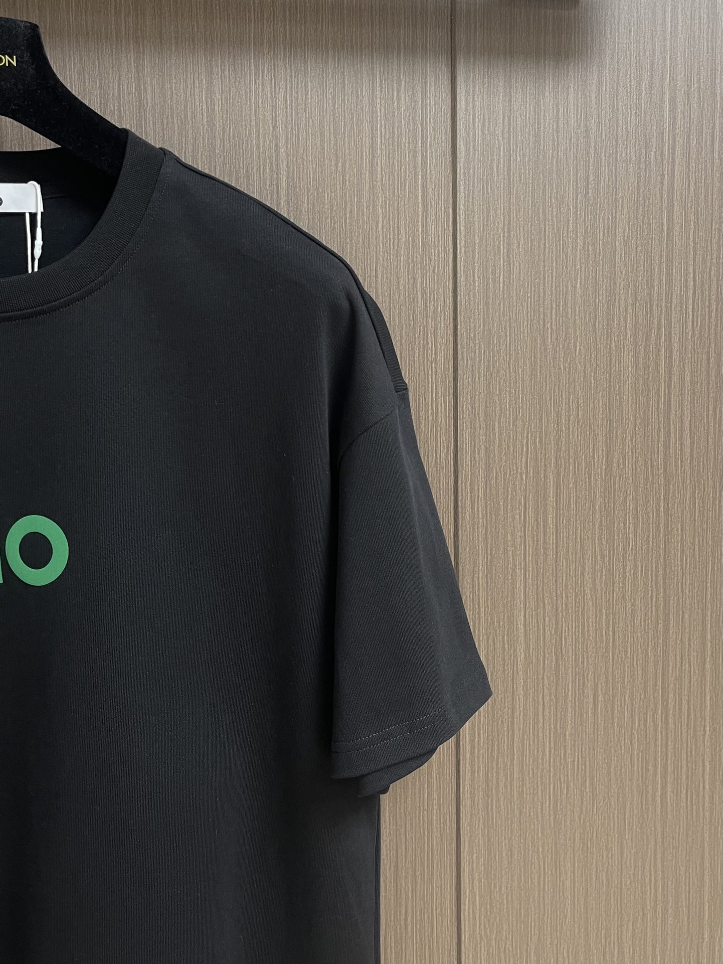 “Exclusive Import Custom Fabric T-Shirt Suit 2025SS: High-Quality Comfortable Design Features, Simple and Generous Style” - 图片 4