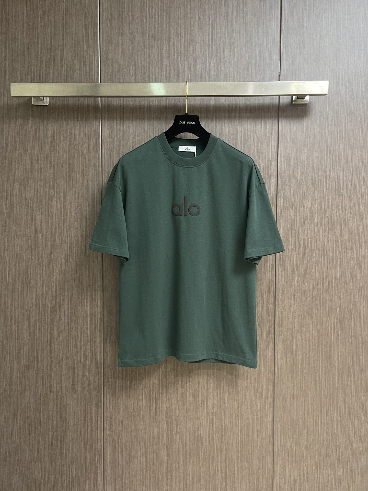 “Premium Quality 864The Alo 2025SS New T-Shirt Suit with Custom Fabric” - 图片 1