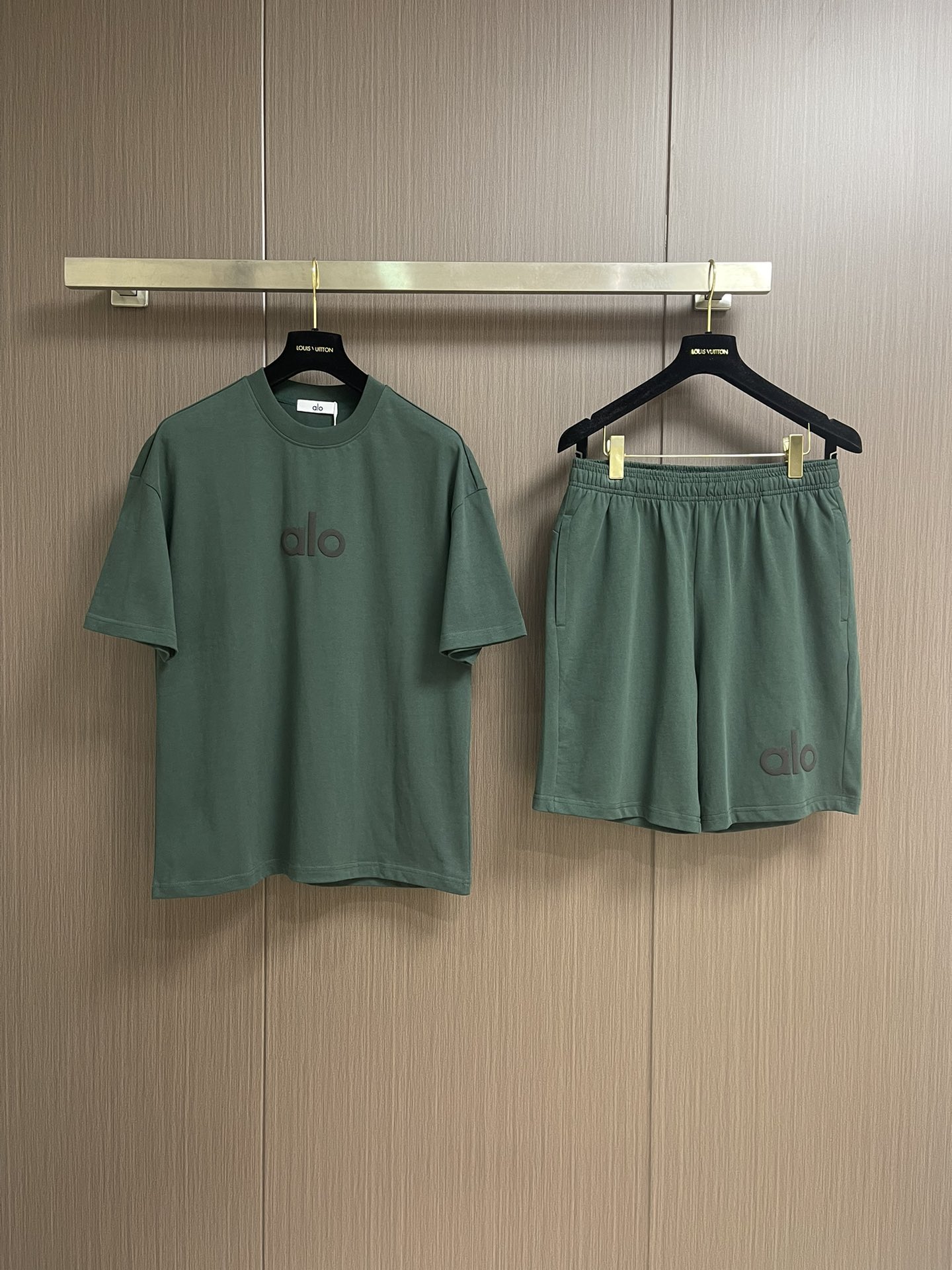“Premium Quality 864The Alo 2025SS New T-Shirt Suit with Custom Fabric” - 图片 3