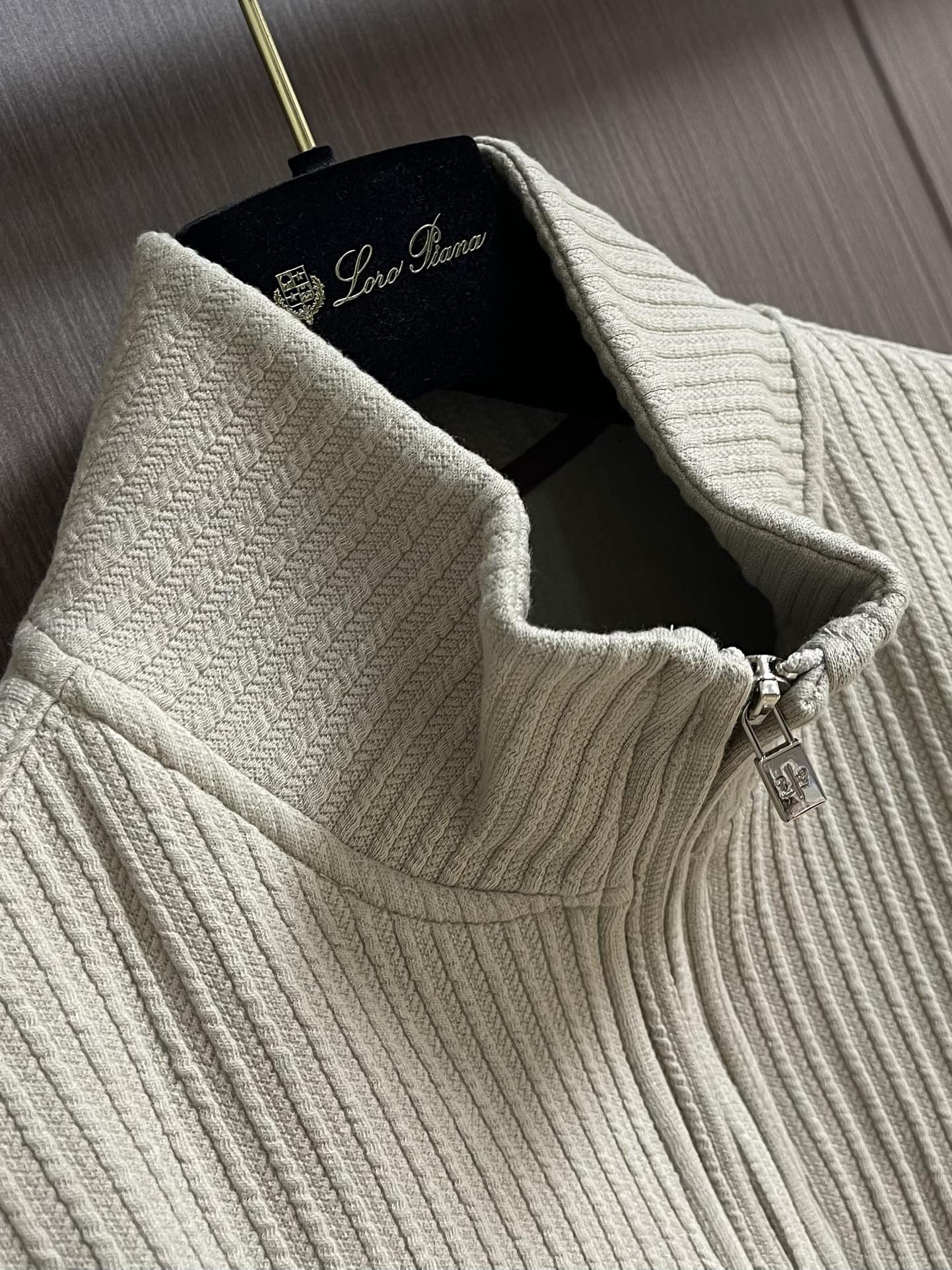 Title: 624LP Loro Piana 2025SS Fall/Winter Coat Summary: Stylish mid-high-string coat with detailed design, cotton-trucking material, sizes M-3XL, - 图片 6
