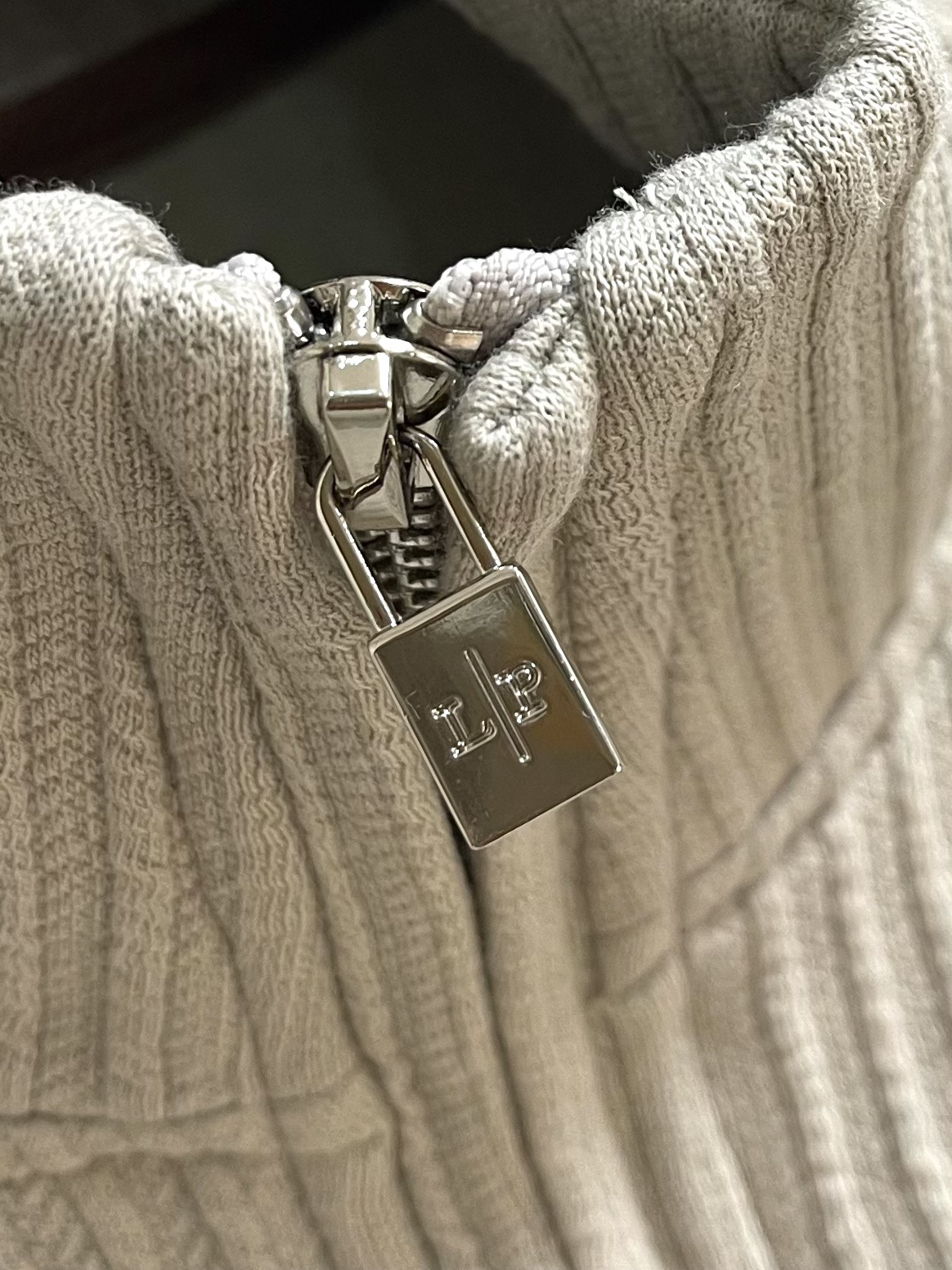 Title: 624LP Loro Piana 2025SS Fall/Winter Coat Summary: Stylish mid-high-string coat with detailed design, cotton-trucking material, sizes M-3XL, - 图片 5