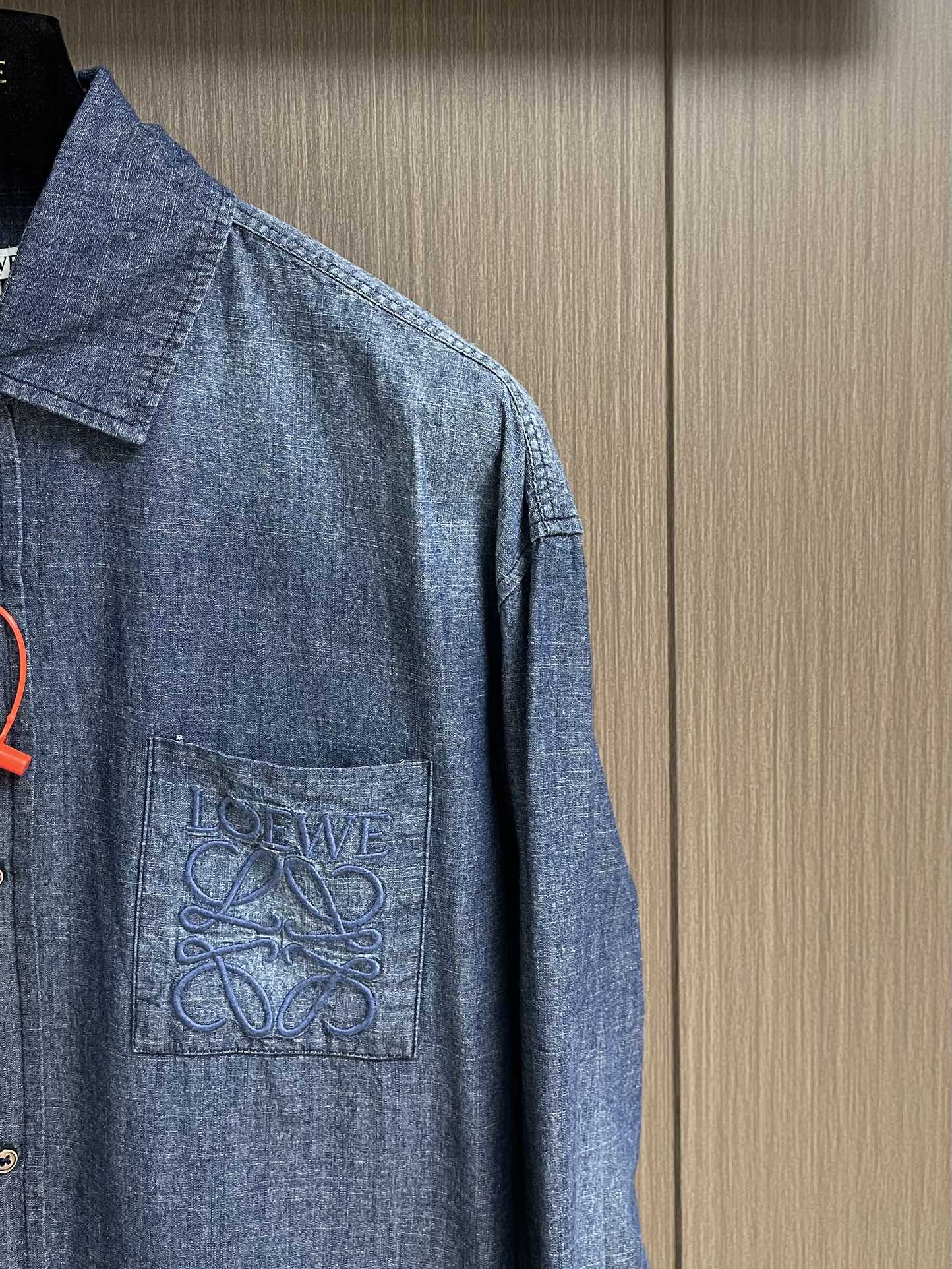 Loewe Anagram Gradual Embroidery Bag Shirts: Customized Cotton Youth Fashion with Unique Gradient Blue Design - 图片 4