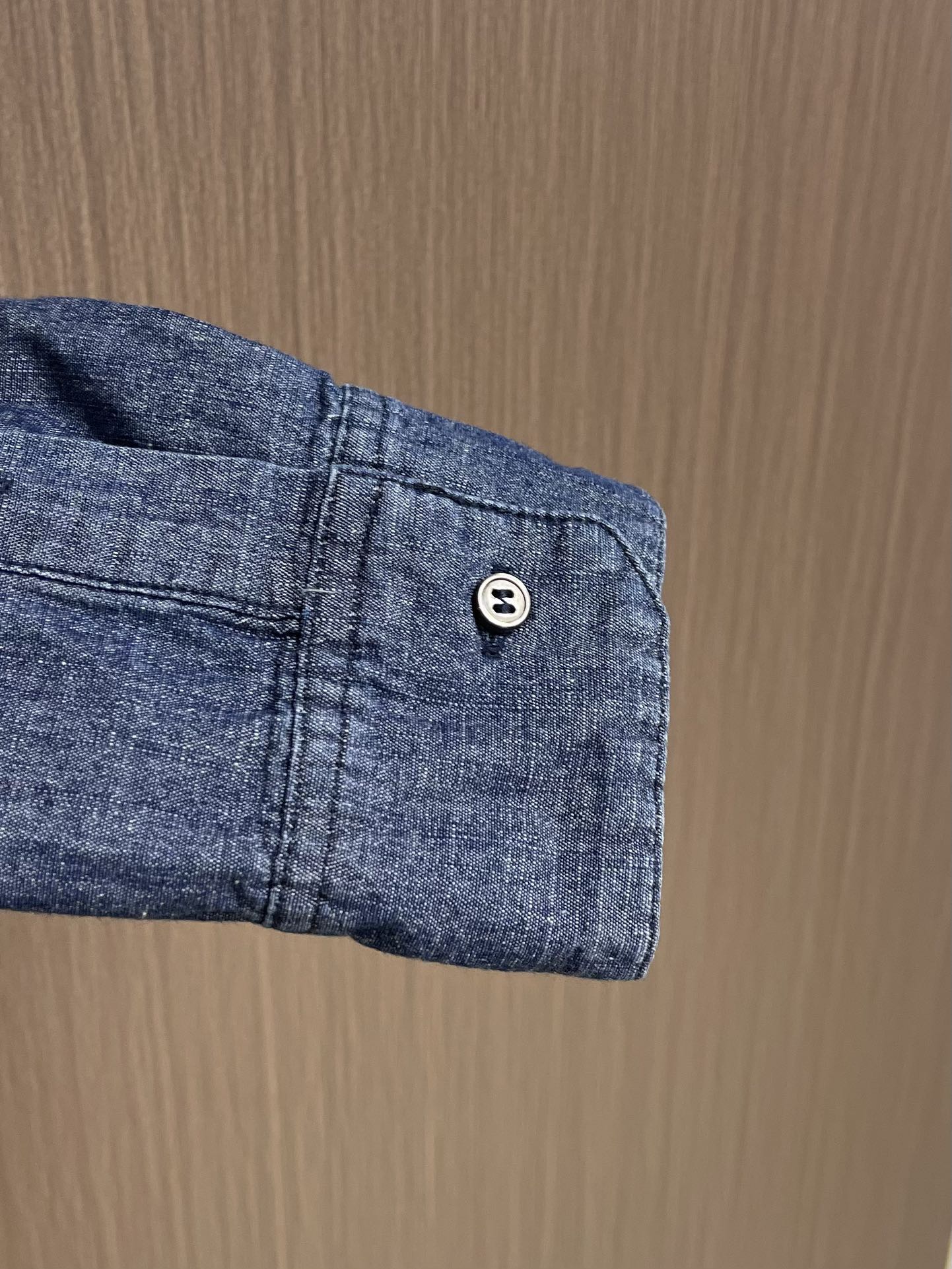 Loewe Anagram Gradual Embroidery Bag Shirts: Customized Cotton Youth Fashion with Unique Gradient Blue Design - 图片 9