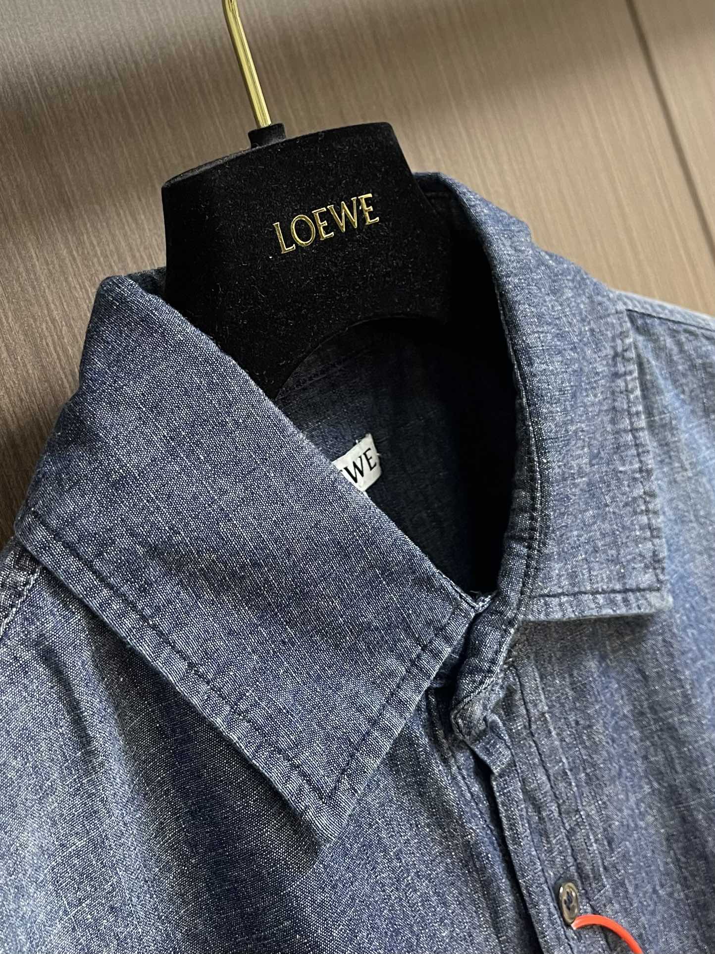 Loewe Anagram Gradual Embroidery Bag Shirts: Customized Cotton Youth Fashion with Unique Gradient Blue Design - 图片 3