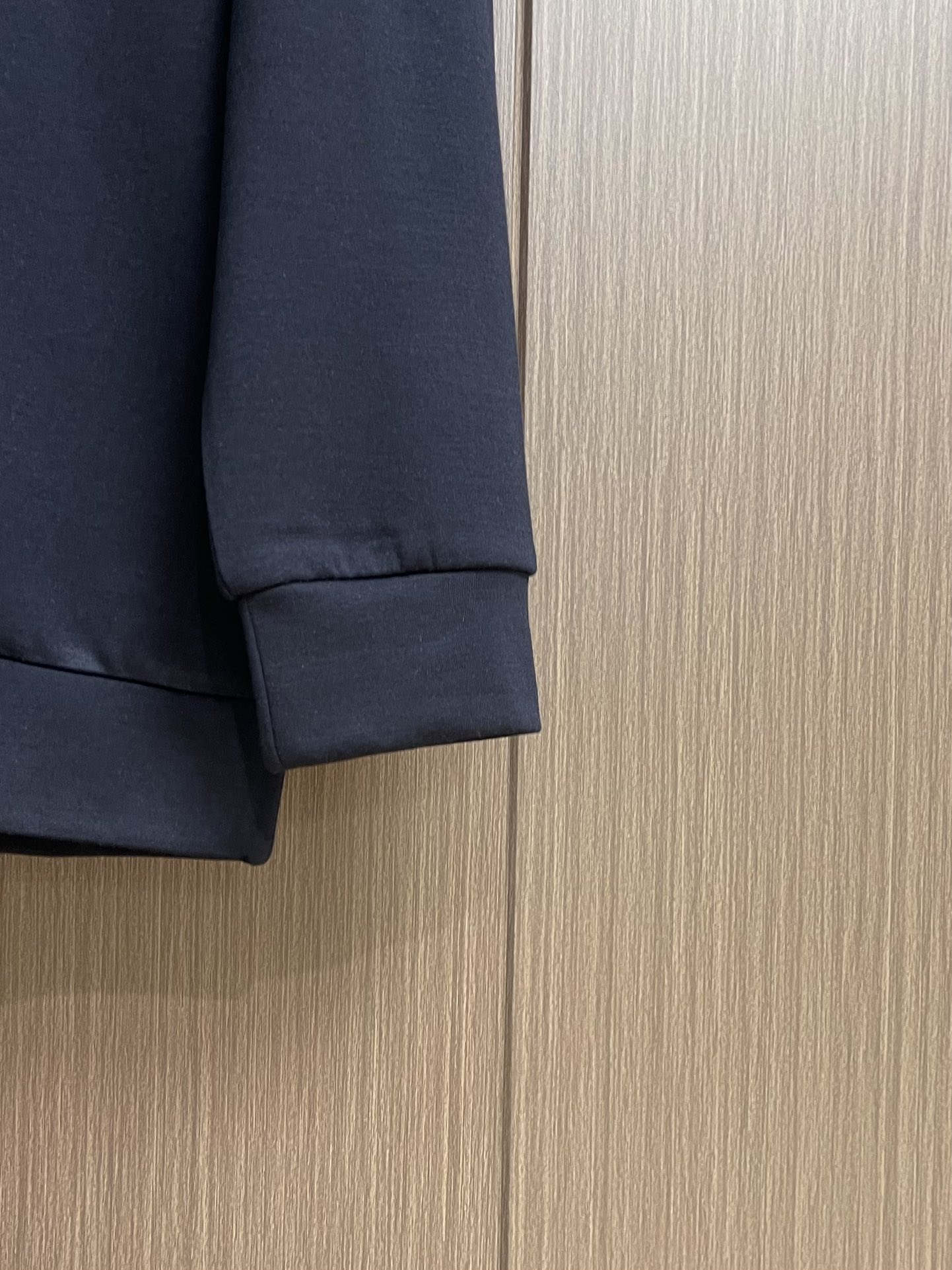 “Autumn 2025 Brunello Cucinelli T-Shirt: Soft Wool Blend with Logo Embroidery” - 图片 8