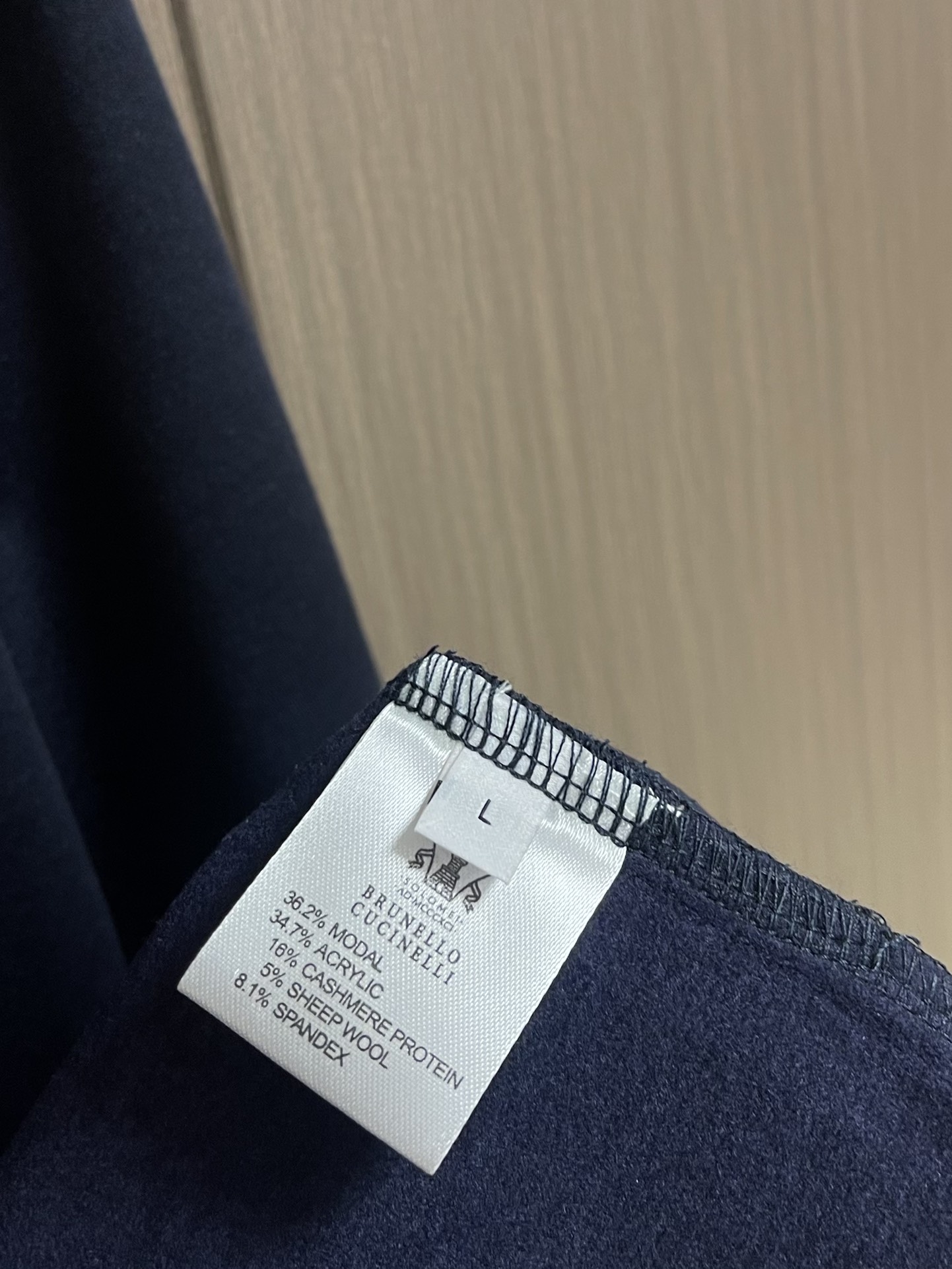 “Autumn 2025 Brunello Cucinelli T-Shirt: Soft Wool Blend with Logo Embroidery” - 图片 7