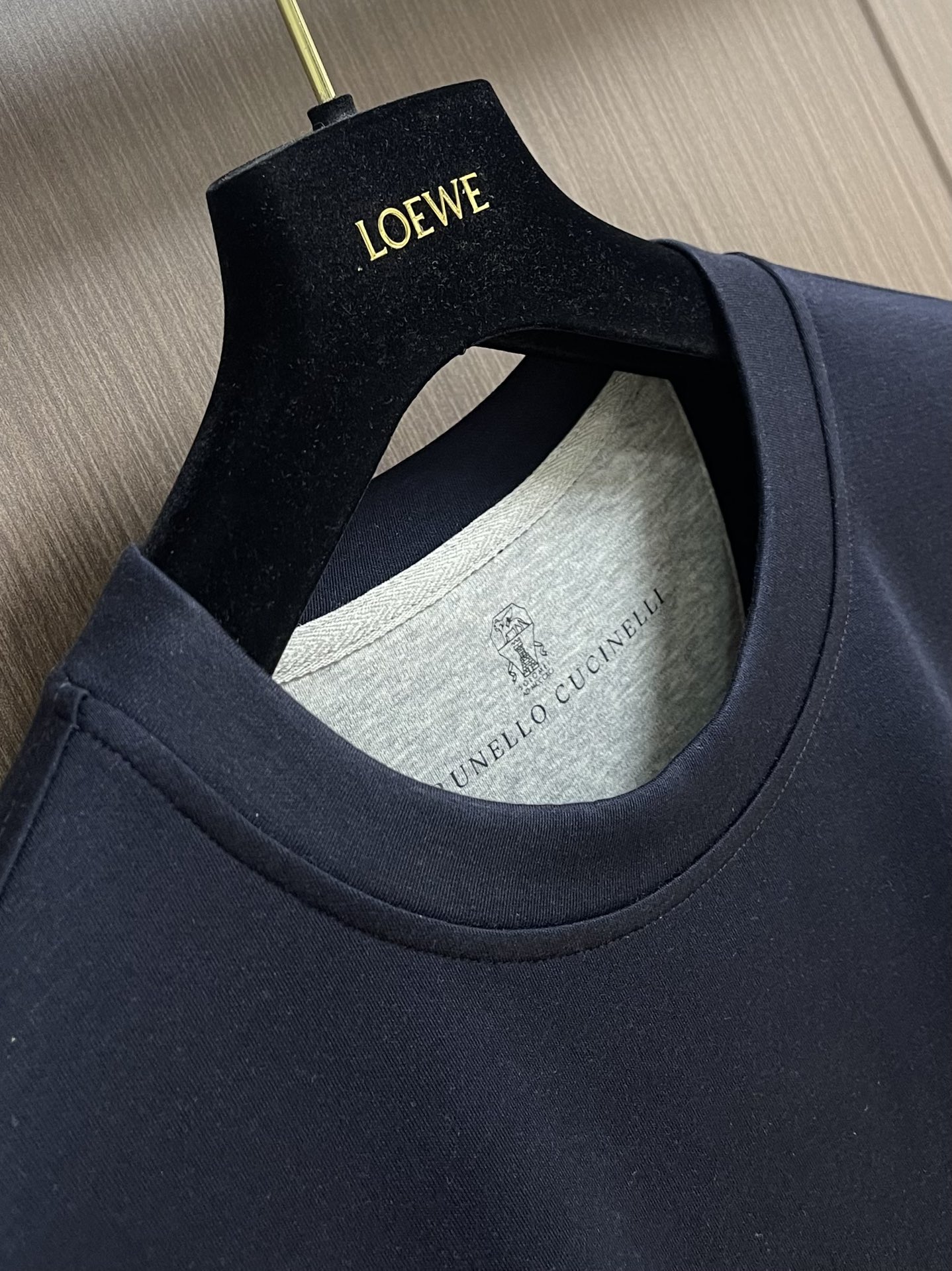 “Autumn 2025 Brunello Cucinelli T-Shirt: Soft Wool Blend with Logo Embroidery” - 图片 3