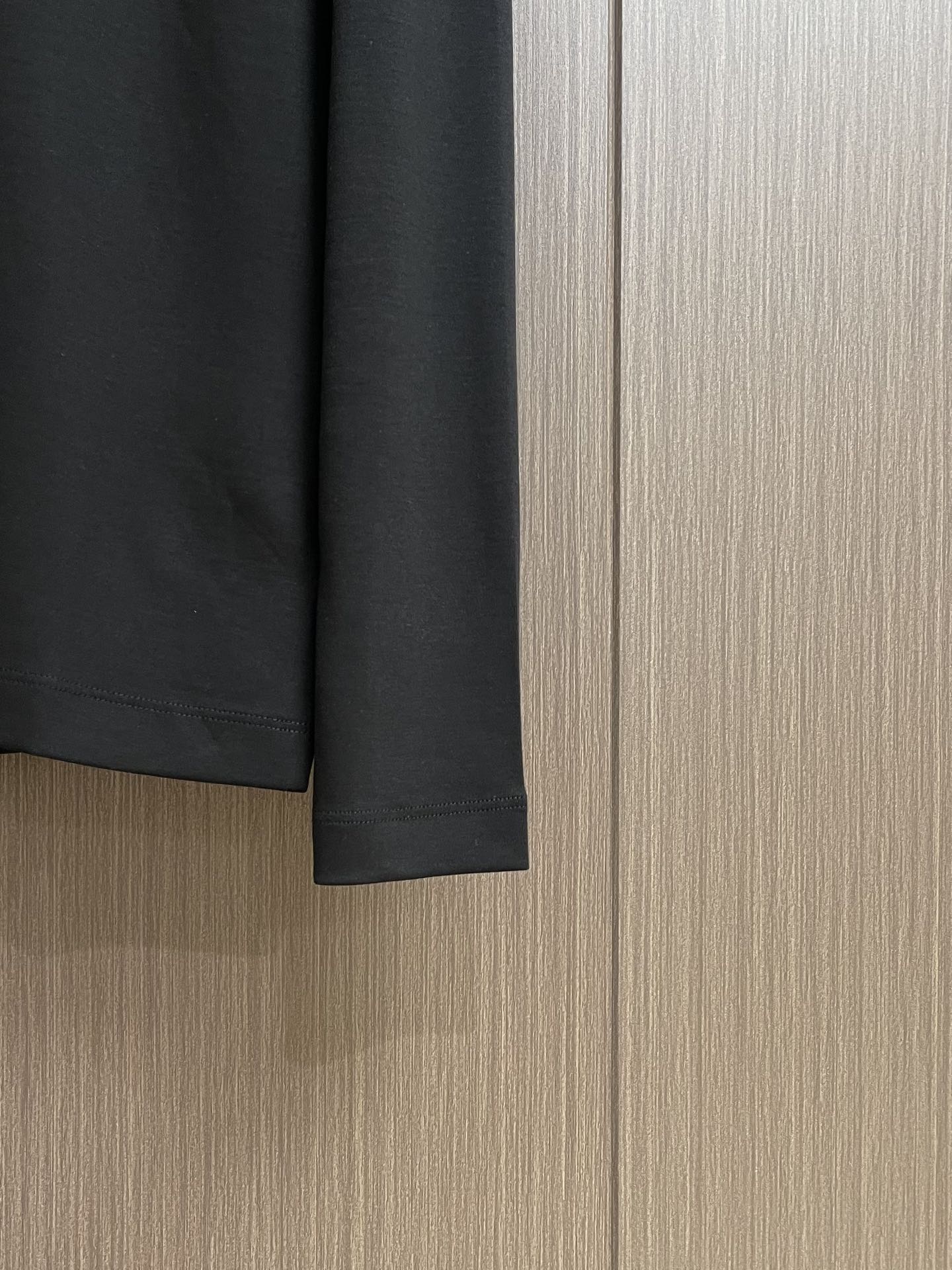 “672.LP Loro Piana 2025 Autumn Winter Long-Sleeve T-Shirts with Logo Badge | Quality Cotton | Sizes M-3XL” - 图片 9