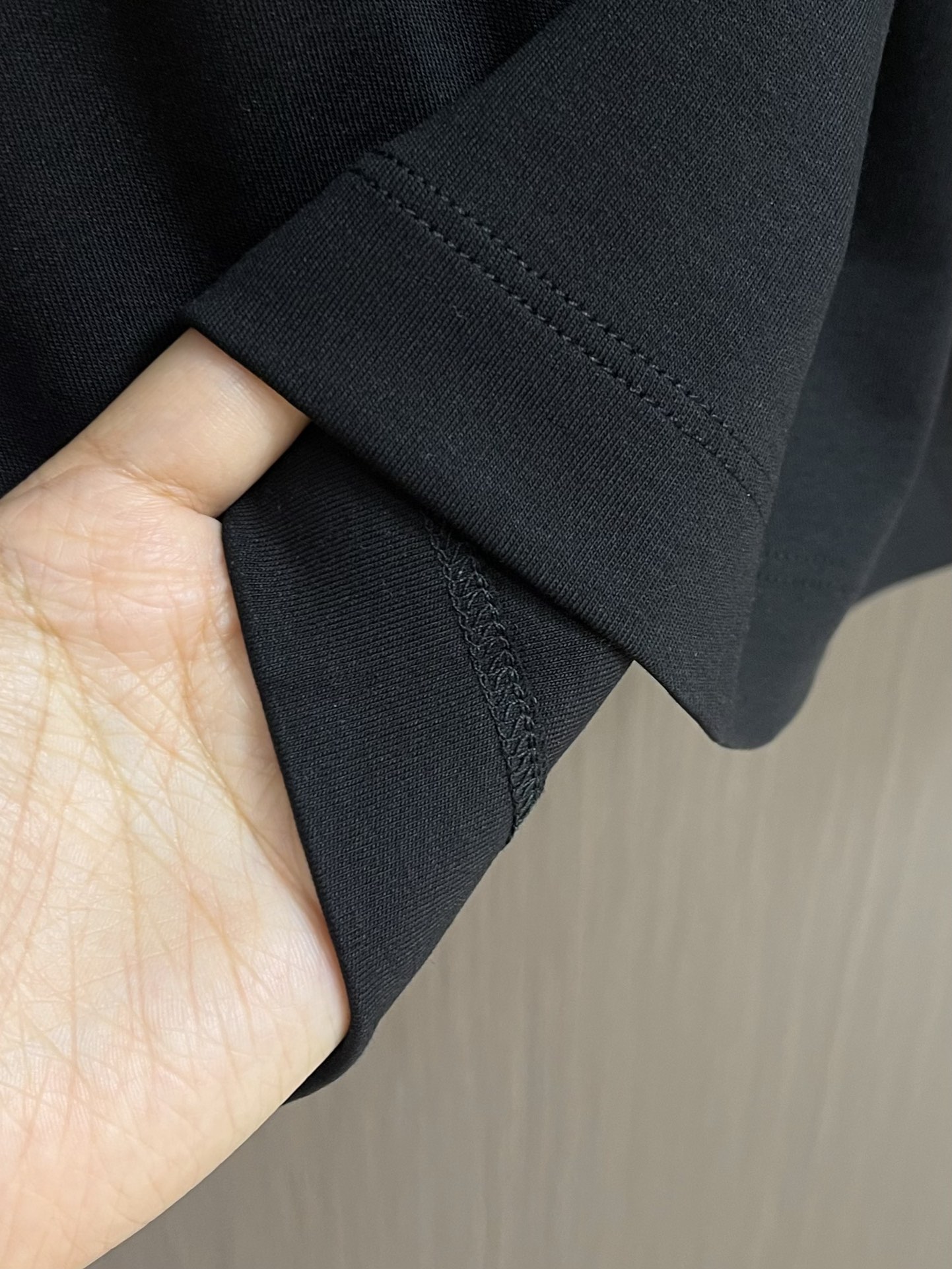 “672.LP Loro Piana 2025 Autumn Winter Long-Sleeve T-Shirts with Logo Badge | Quality Cotton | Sizes M-3XL” - 图片 8