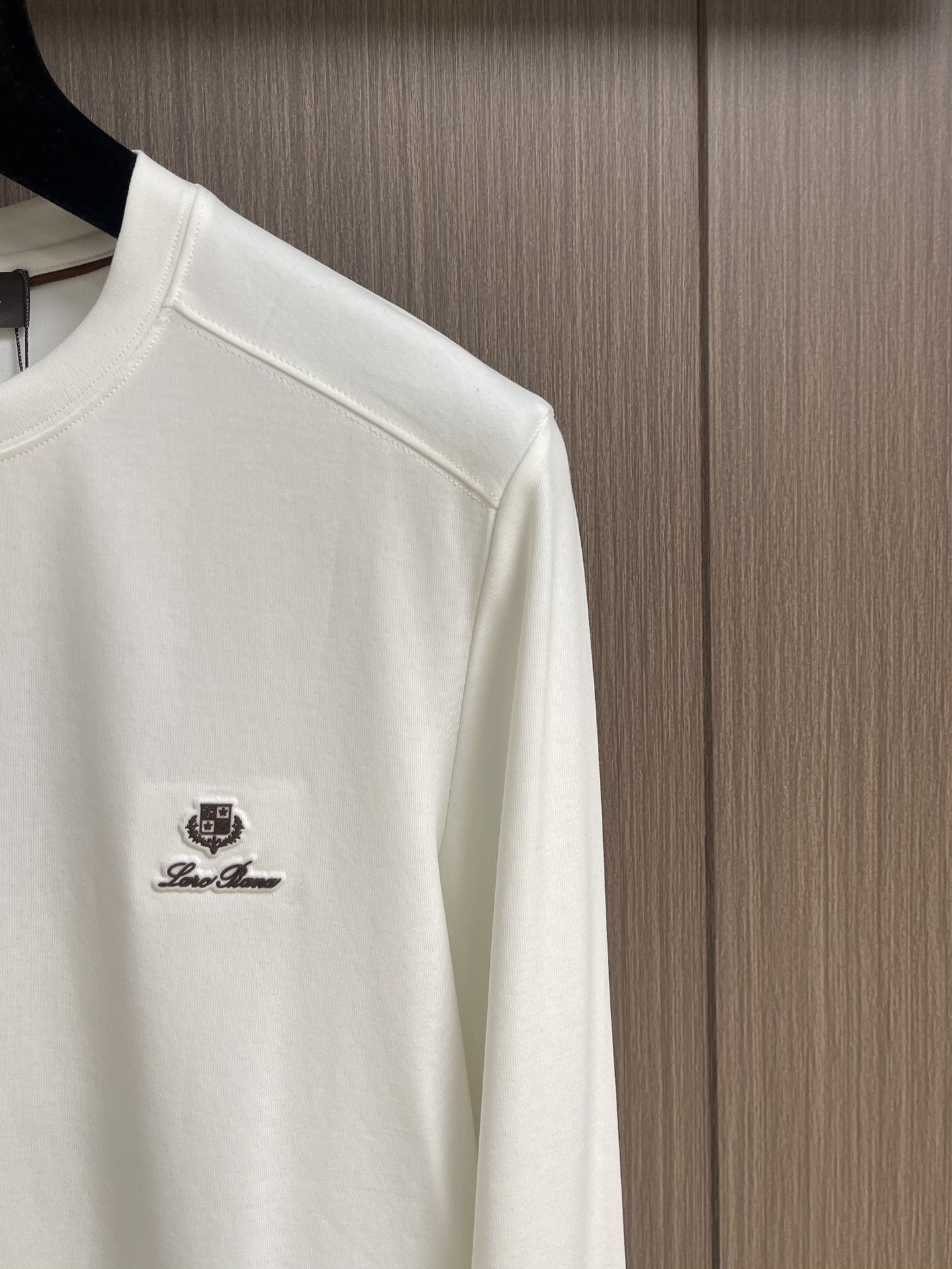 “672.LP Loropiana 2025 Autumn Winter Long-Sleeved T-Shirts with Chest Logo Badge” - 图片 4